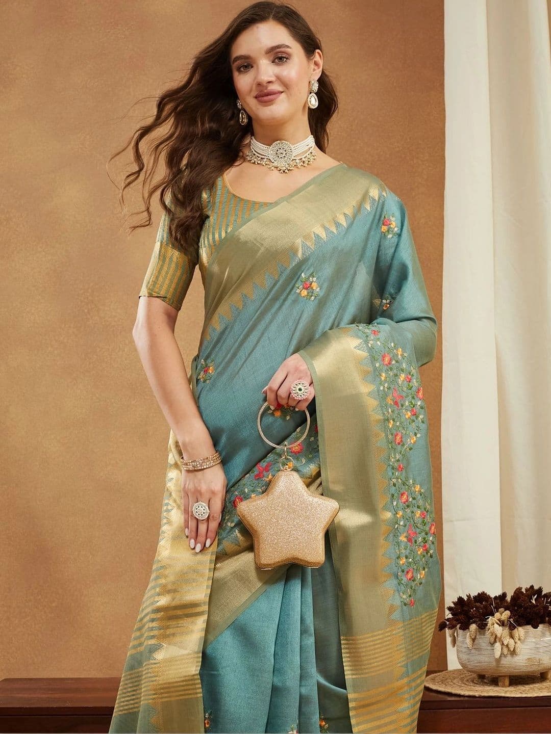 Sangria Woven Design Embroidered Art Silk Kasavu Saree thumbnail 4