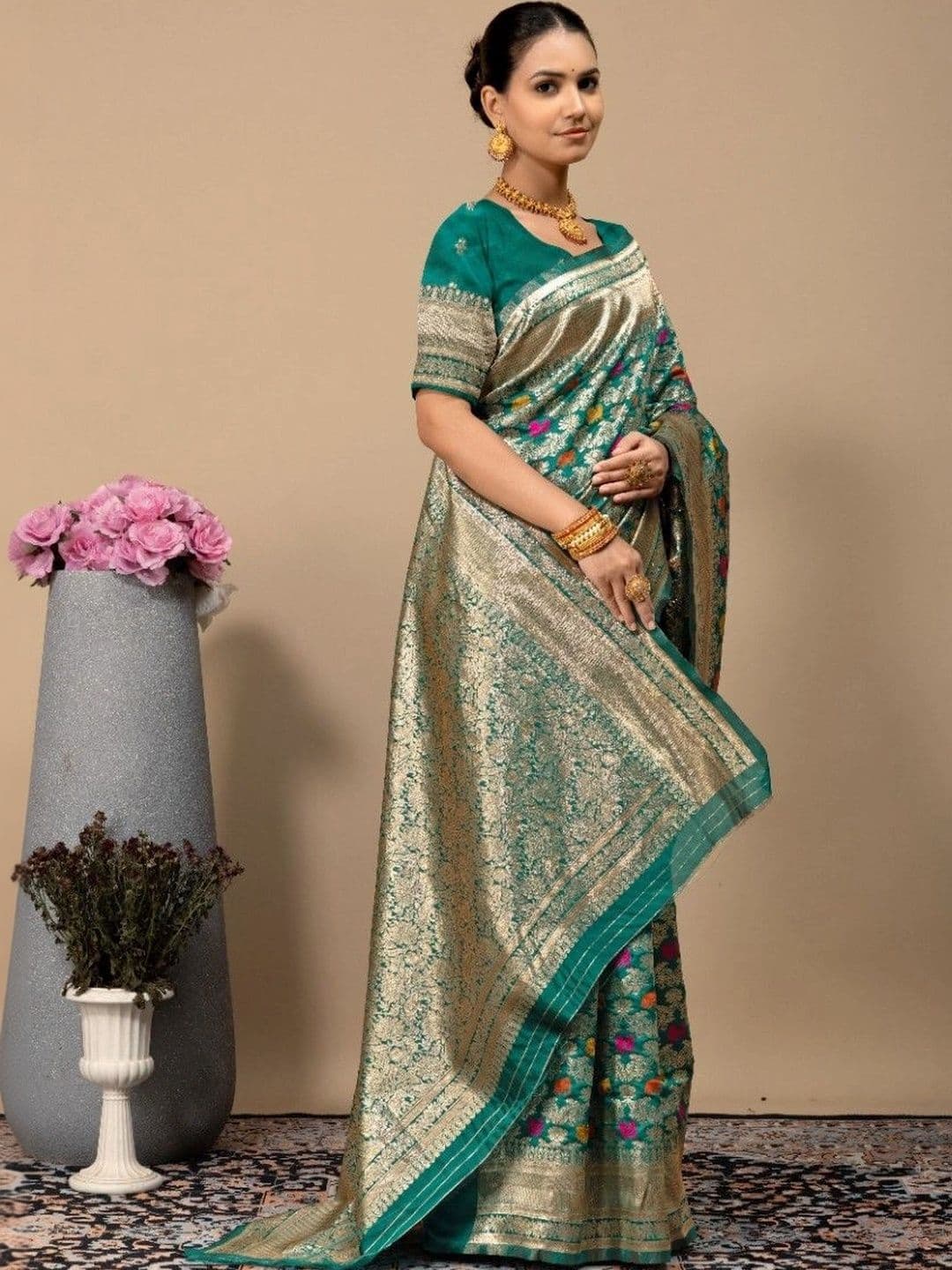 SILKARA CREATION Floral Zari Silk Blend Banarasi Saree thumbnail 5