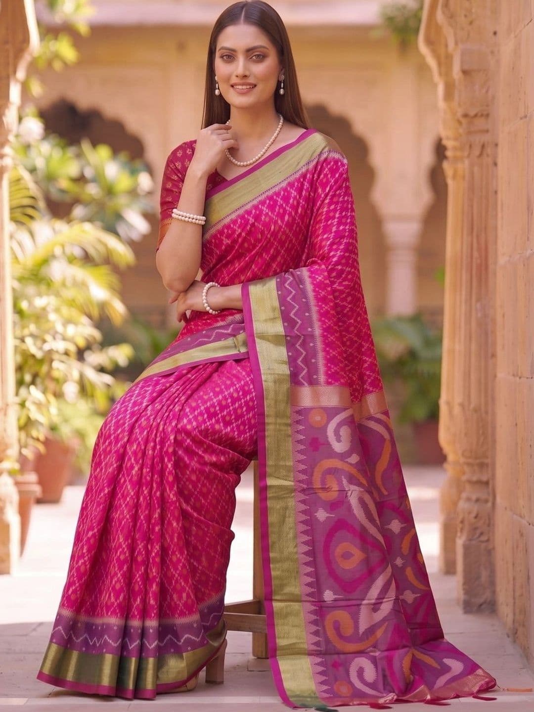 Mitera Zari Silk Blend Banarasi Saree thumbnail 3