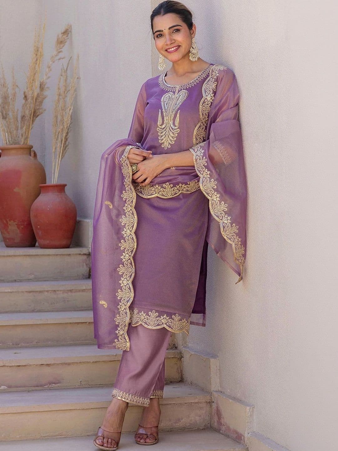 SANISA Women Embroidered Regular Kurta Set thumbnail 4