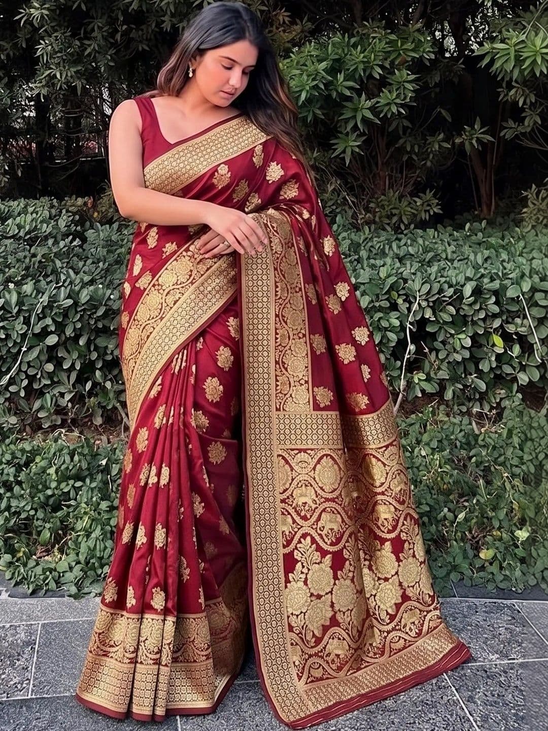Leafsy Zari Art Silk Banarasi Saree thumbnail 3