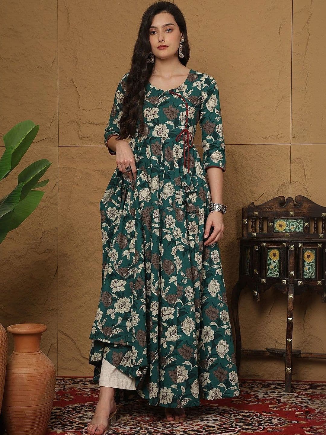 Sangria Women Floral Printed Floral Anarkali Kurta thumbnail 3