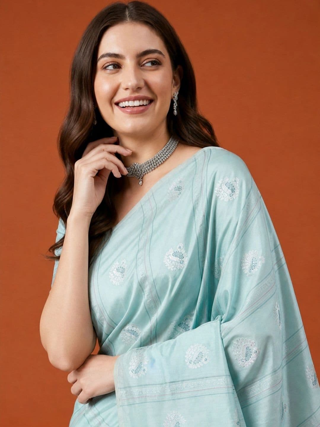 Suha Woven Design Zari Silk Blend Saree thumbnail 6