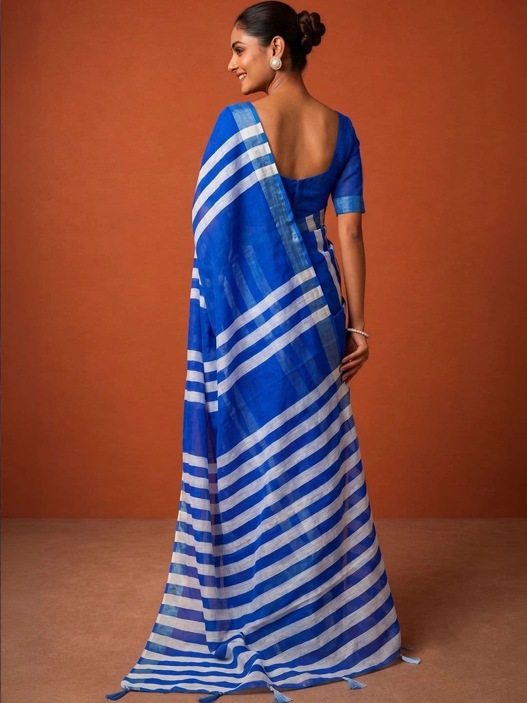 Suha Striped Silk Blend Saree thumbnail 4
