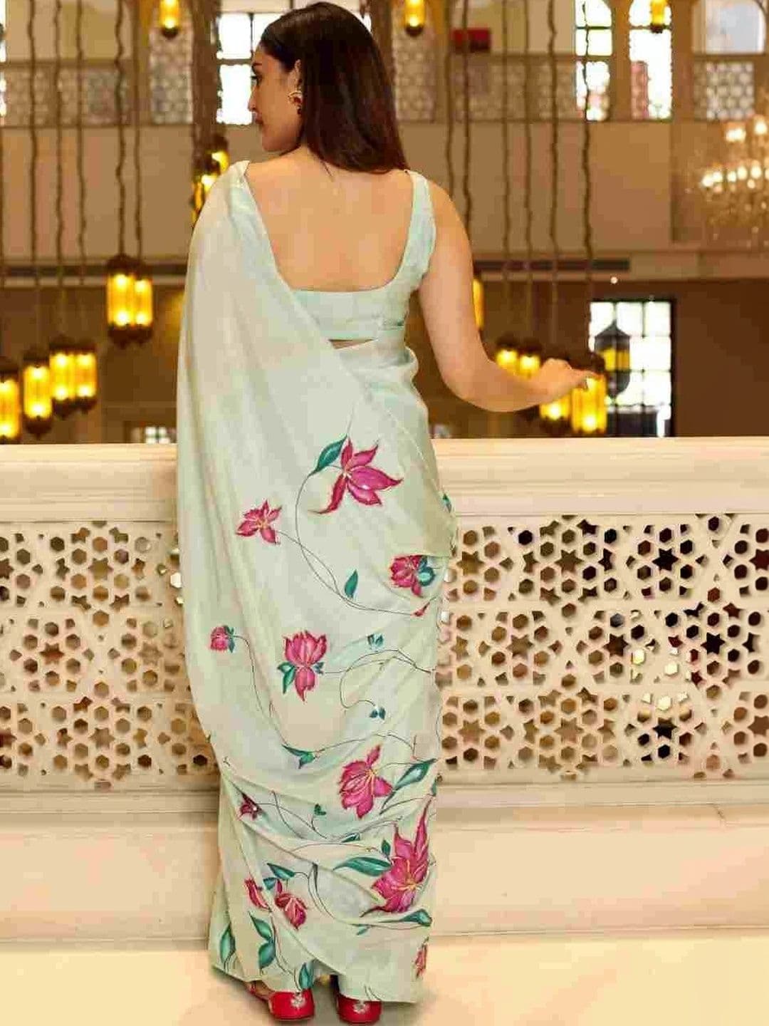 DIVASTRI  women Floral Silk Blend Kanjeevaram Saree thumbnail 4