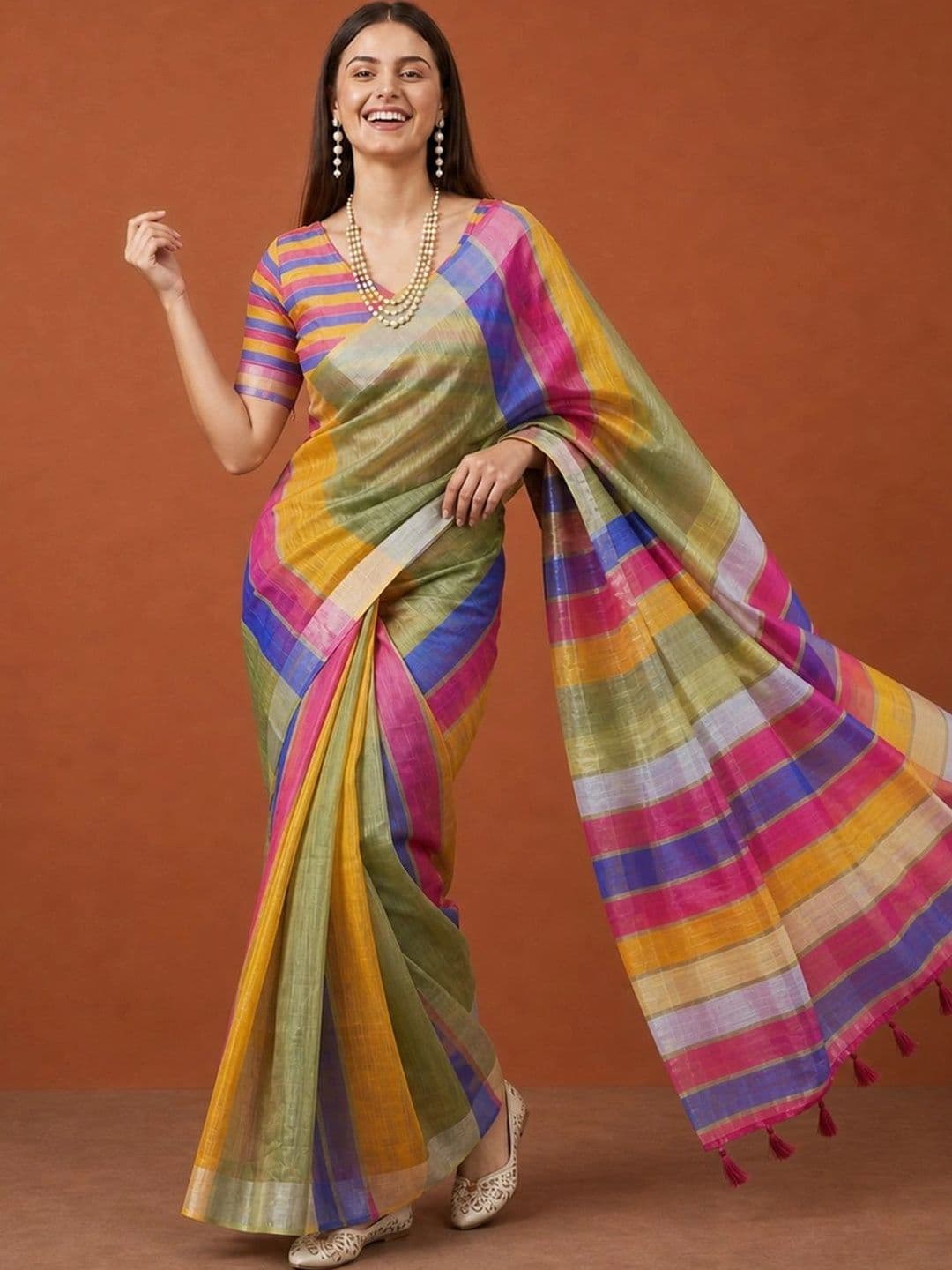 Suha Woven Design Silk Blend Saree thumbnail 3