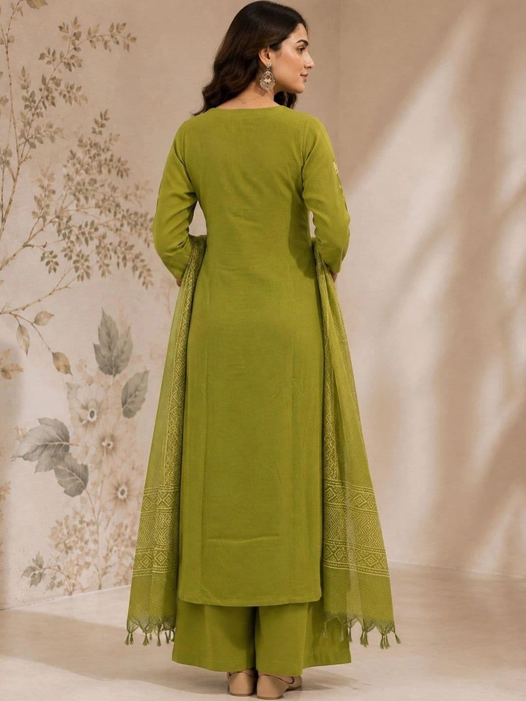 Sangria Women Ethnic Motifs Embroidered Regular Thread Work Kurta with Palazzos & With Dupatta thumbnail 3