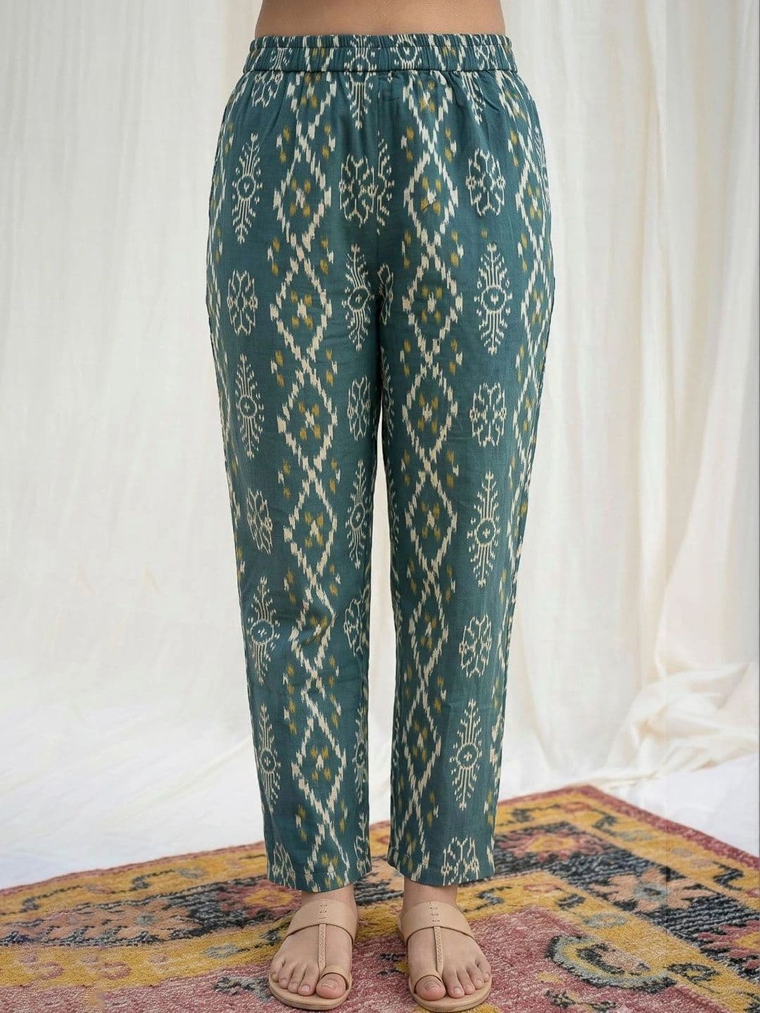 Meena Bazaar Women Printed Regular Kurta with Trousers thumbnail 5