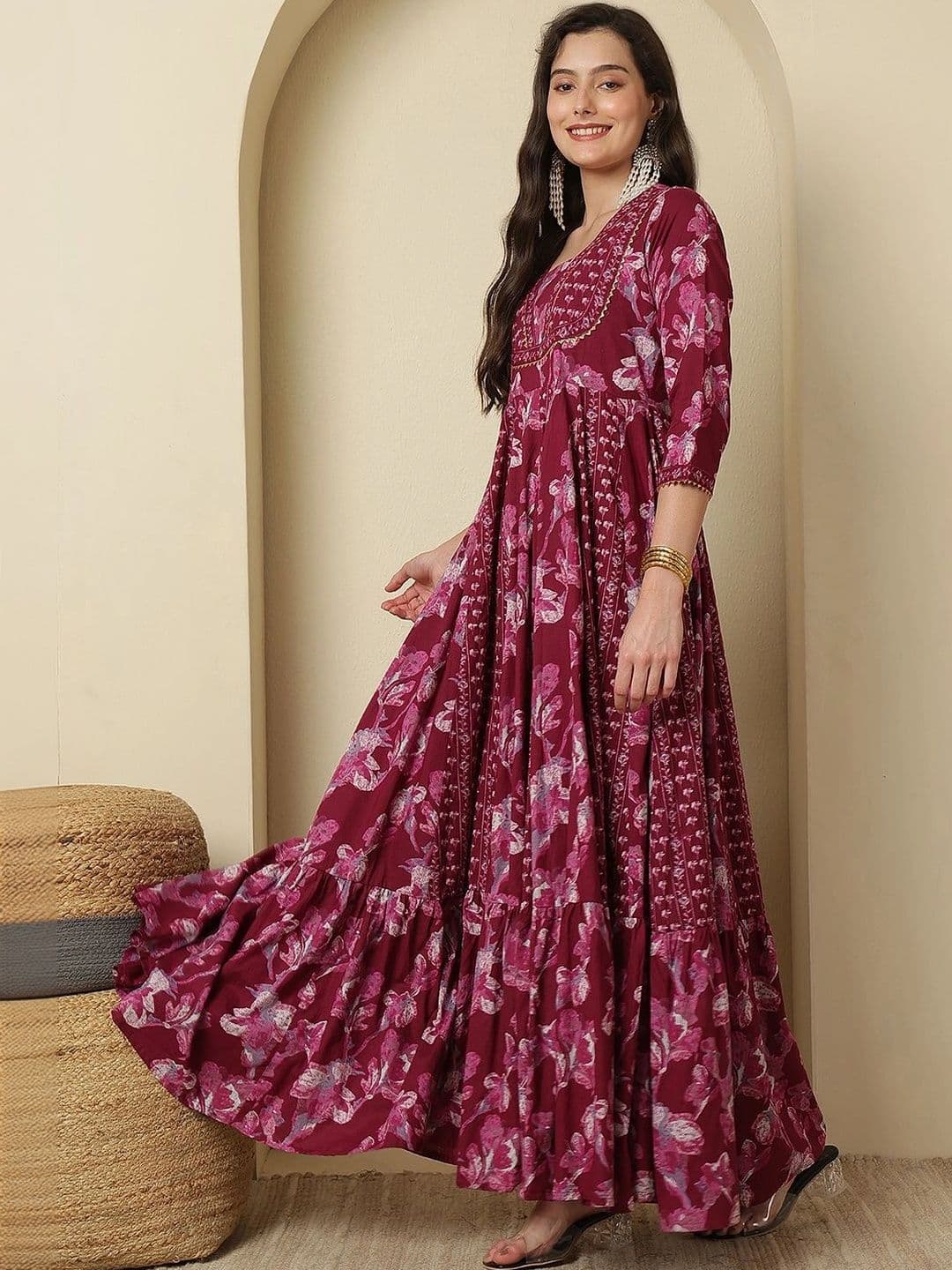 Sangria Women Floral Printed Gotta Patti Floral Anarkali Kurta thumbnail 3