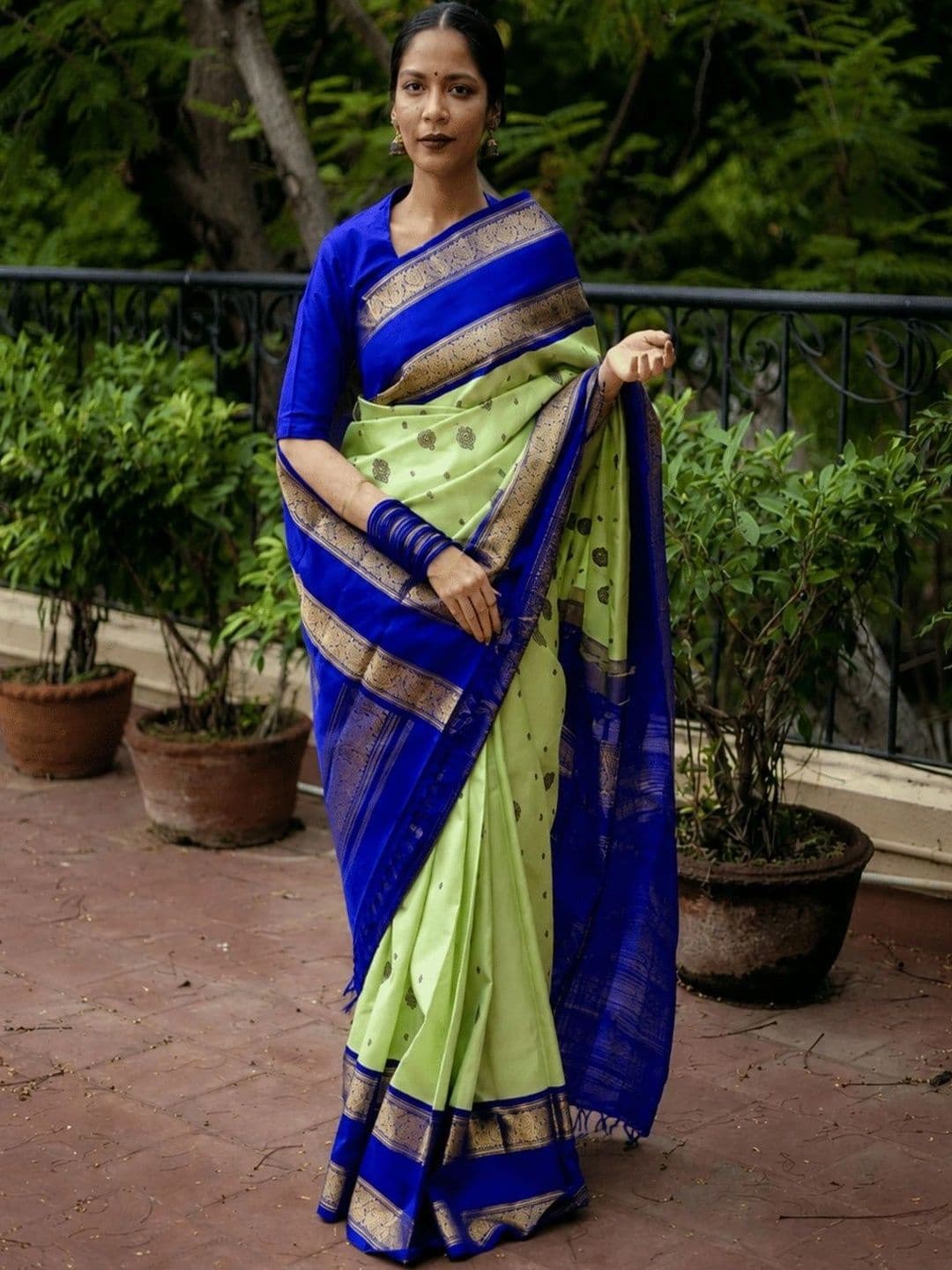 KALINI Woven Design Zari Silk Blend Heavy Work Kanjeevaram Saree thumbnail 6