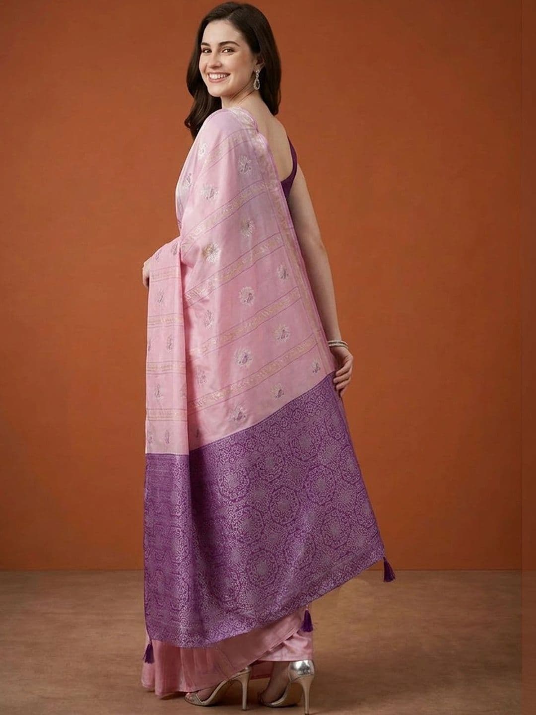 Suha Woven Design Zari Silk Blend Saree thumbnail 7