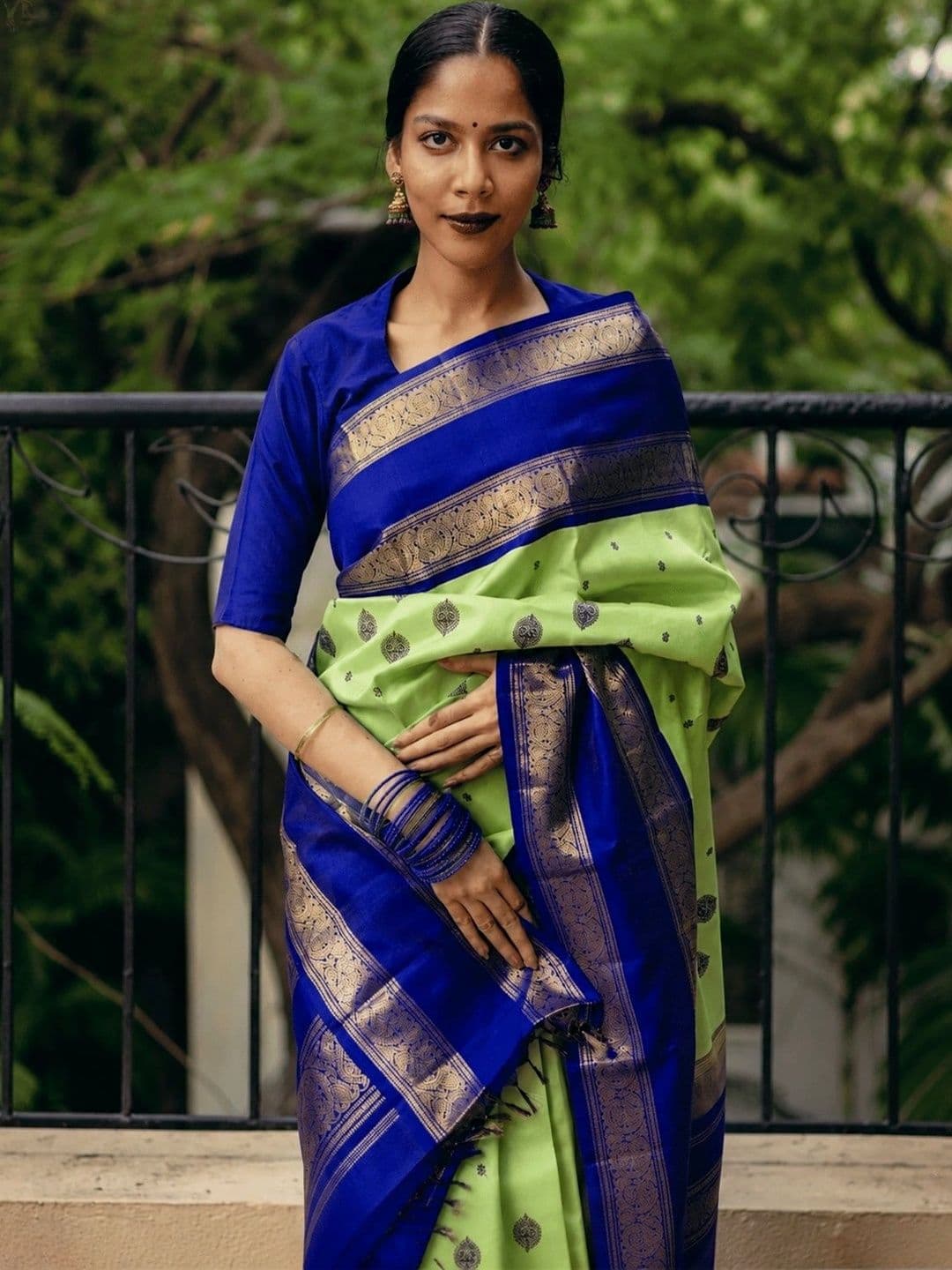KALINI Woven Design Zari Silk Blend Heavy Work Kanjeevaram Saree thumbnail 5