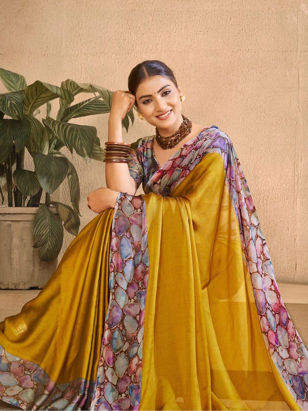 Vipul Pure Chiffon Designer Saree thumbnail 2