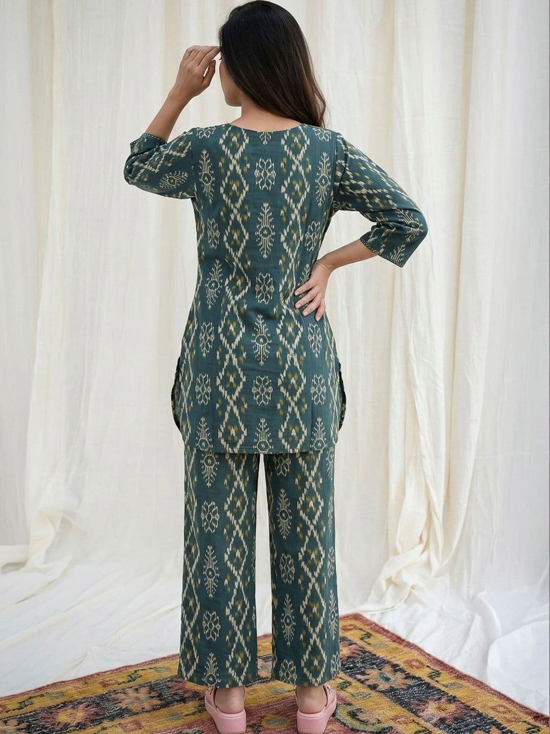 Meena Bazaar Women Printed Regular Kurta with Trousers thumbnail 2