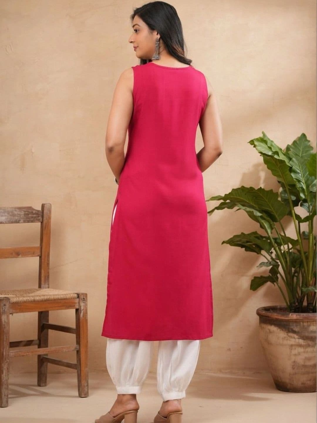 Sangria Women Embellished Thread Work Kurta thumbnail 5