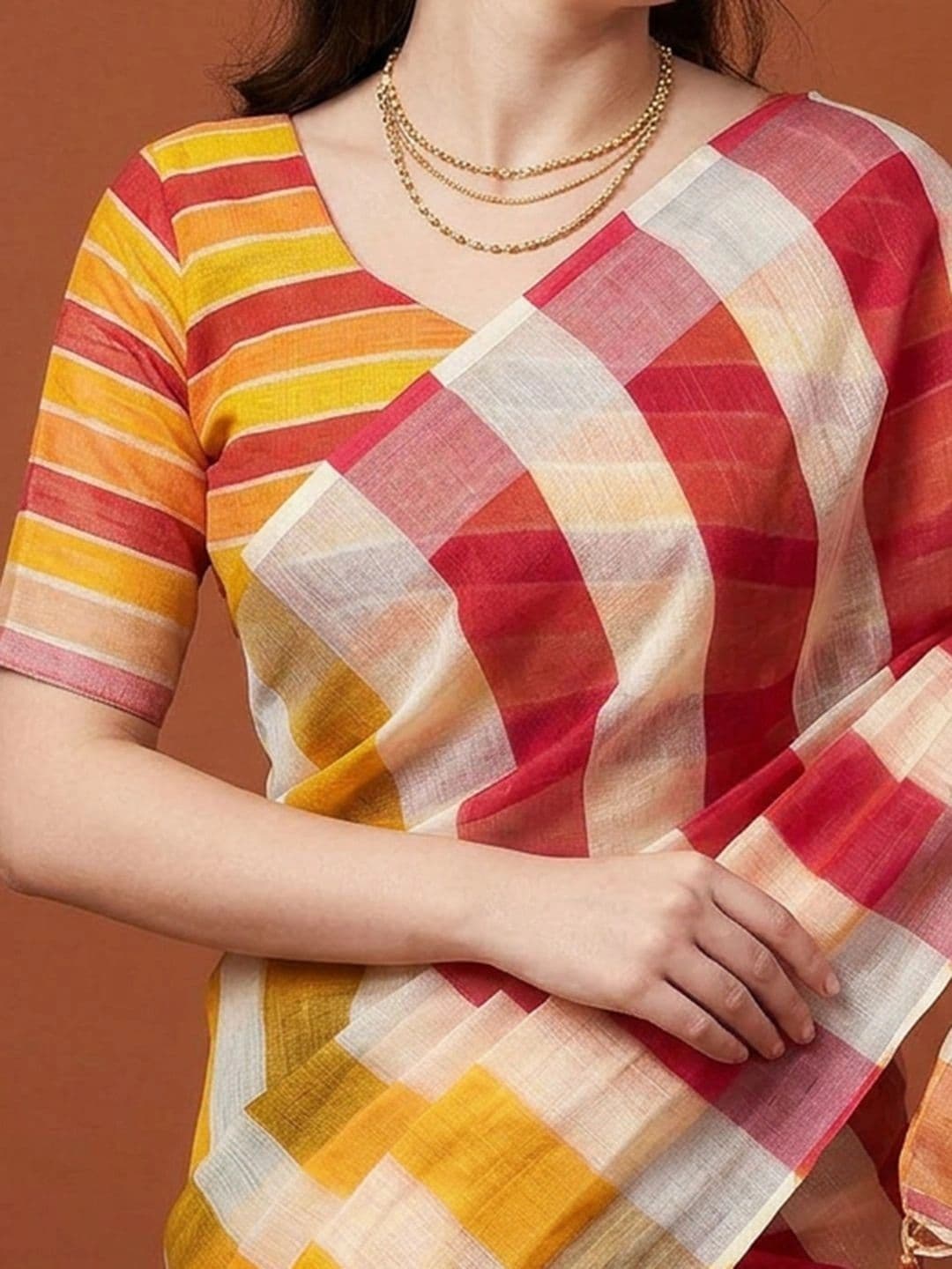 Suha Checked Silk Blend Saree thumbnail 7