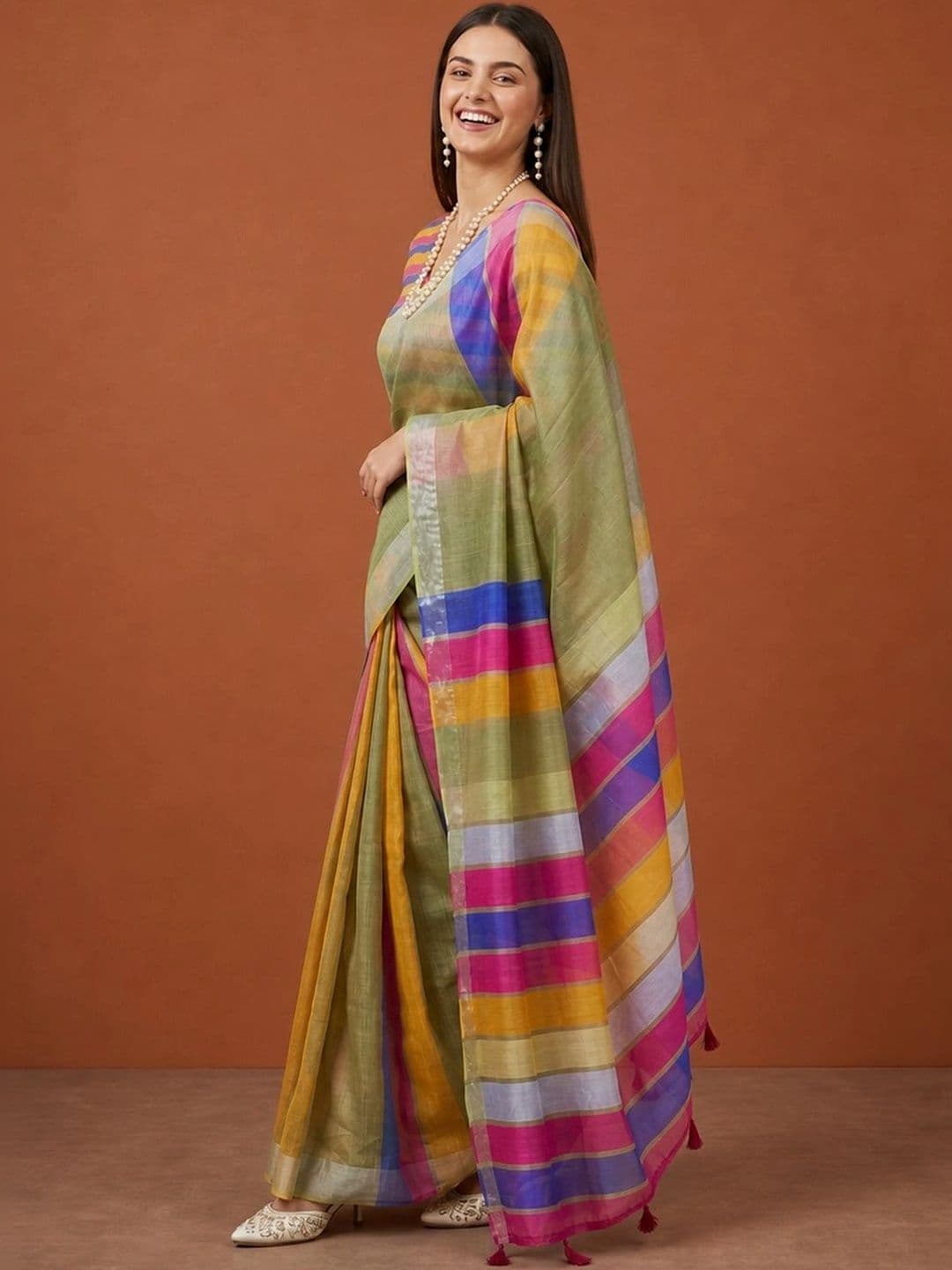 Suha Woven Design Silk Blend Saree thumbnail 5
