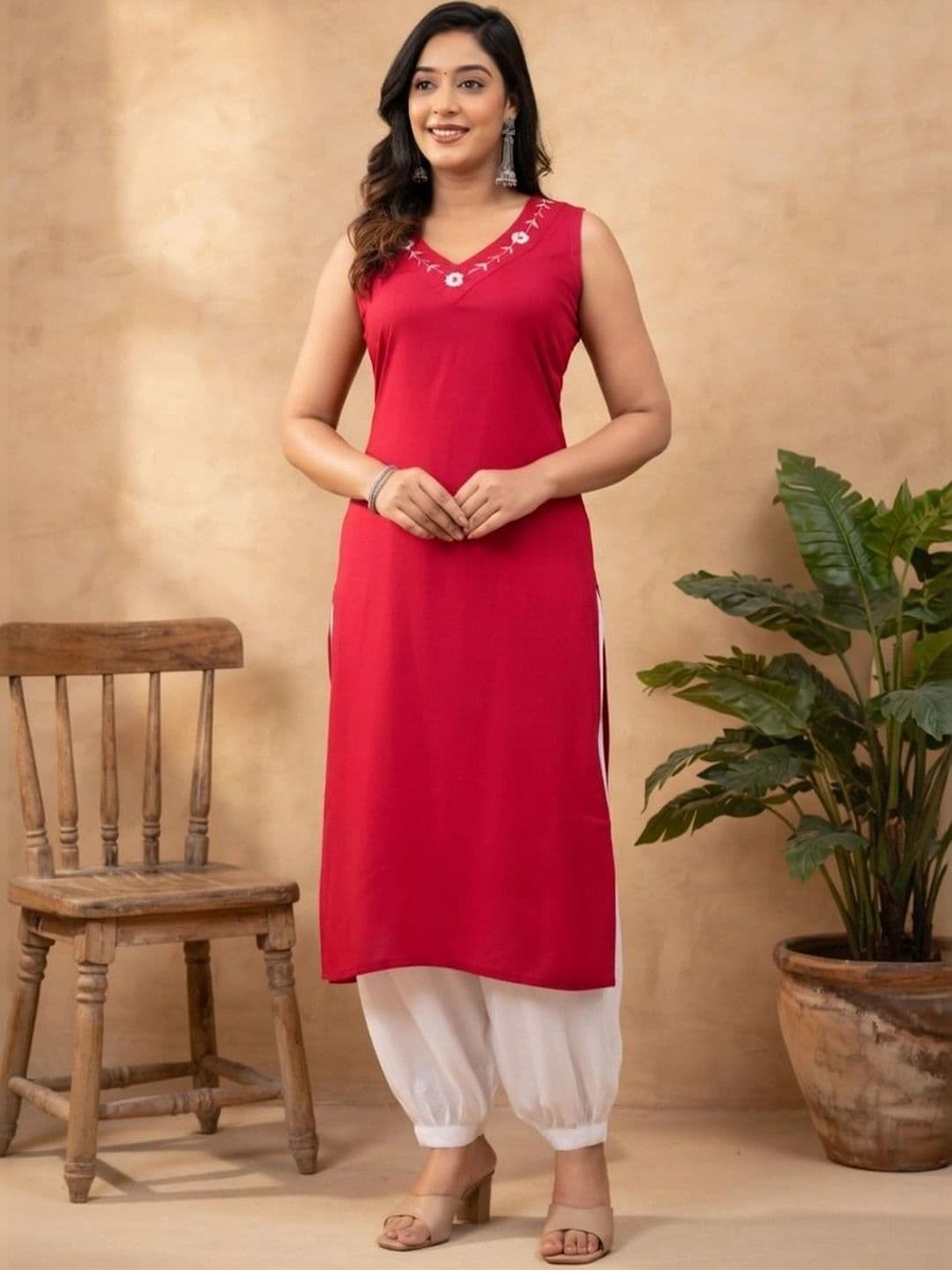 Sangria Women Embellished Thread Work Kurta - view 1