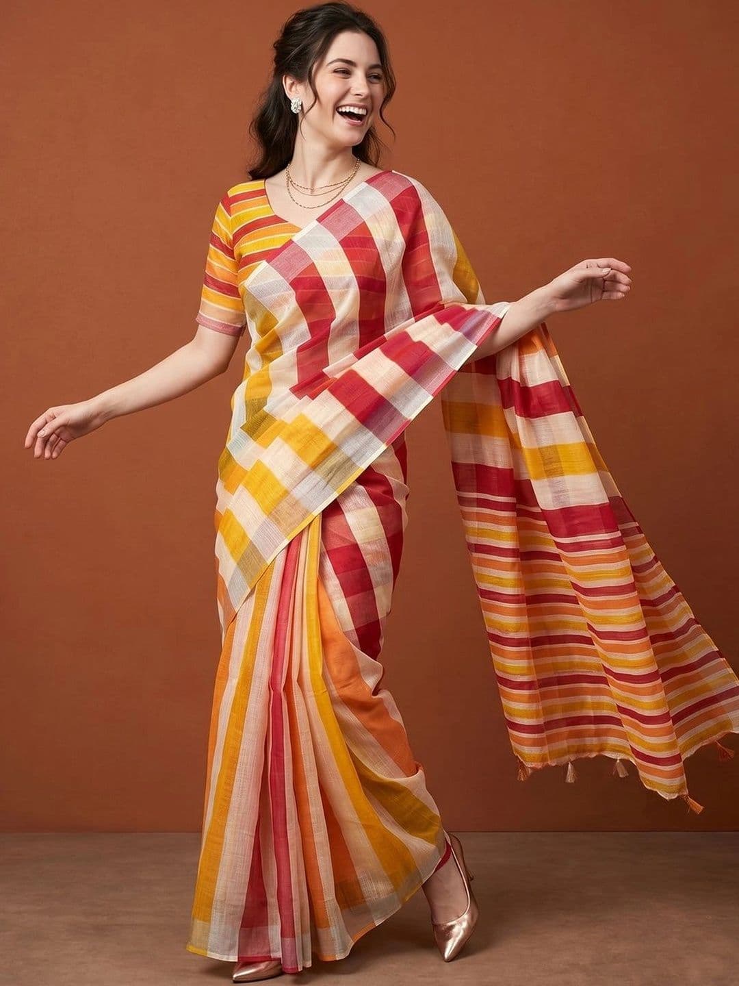 Suha Checked Silk Blend Saree thumbnail 5