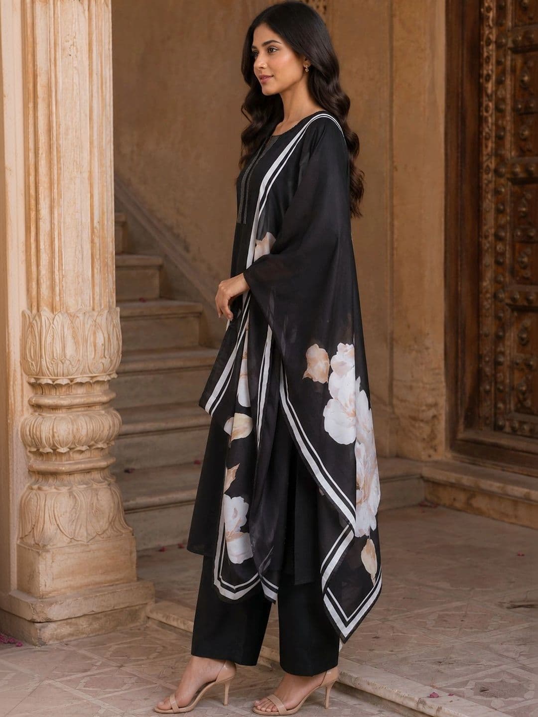 Bunai Women Ethnic Motifs Regular Kurta with Palazzos & With Dupatta thumbnail 4