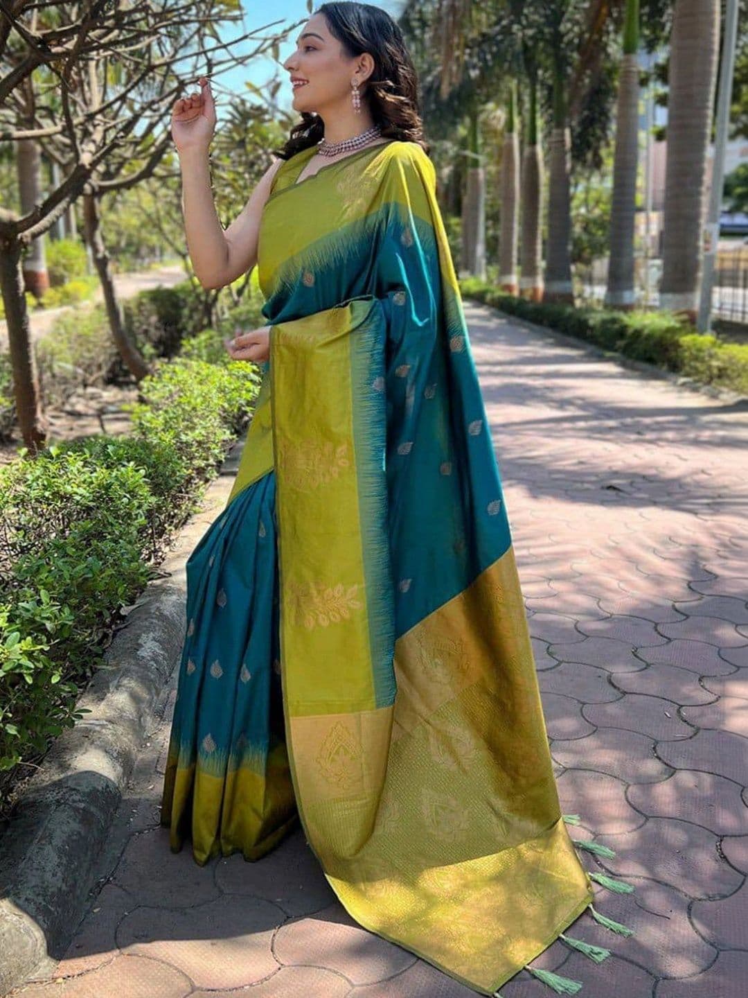 KALINI Woven Design Zari Silk Blend Heavy Work Kanjeevaram Saree thumbnail 2