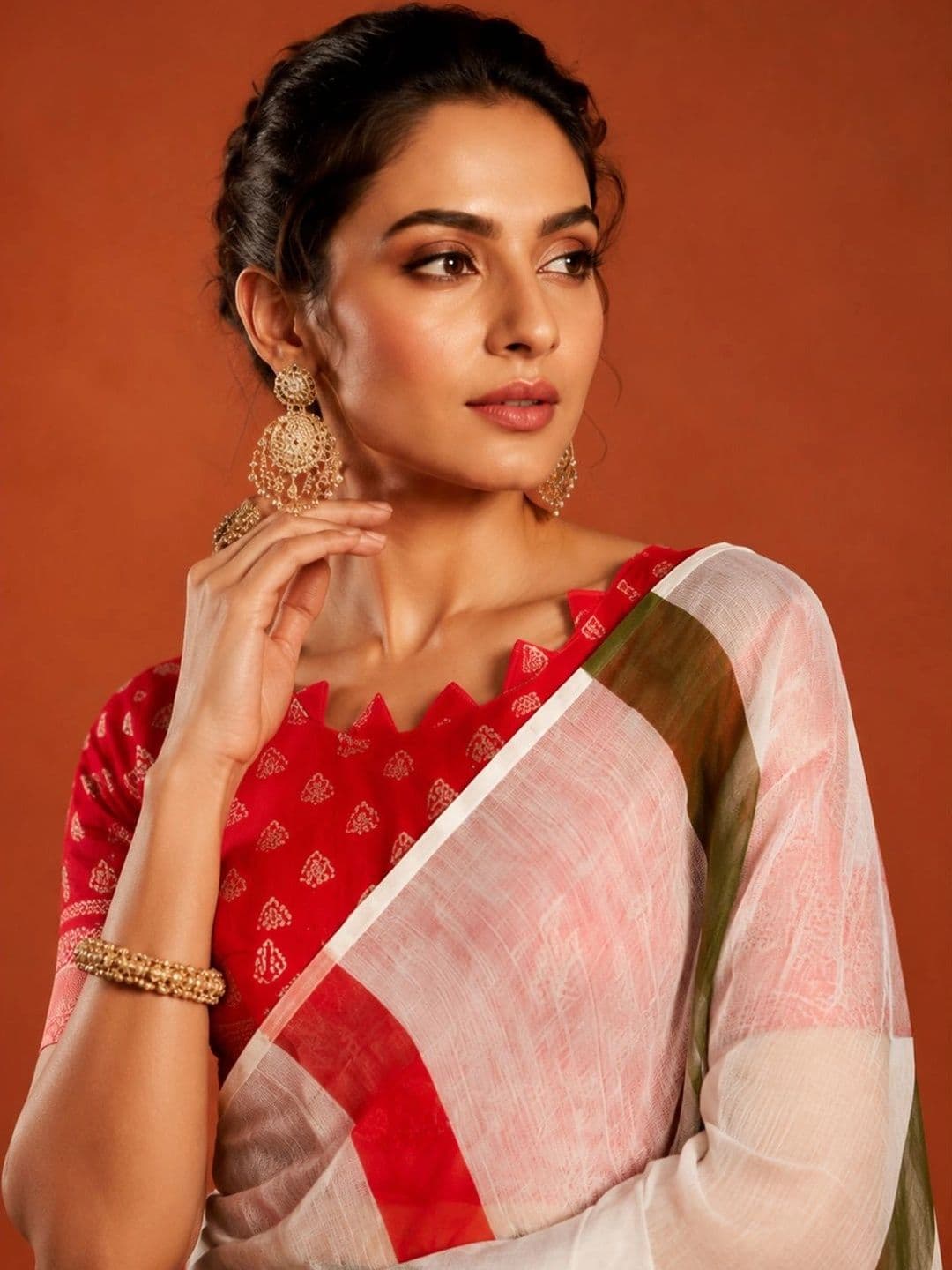 Suha Striped Silk Blend Saree thumbnail 3