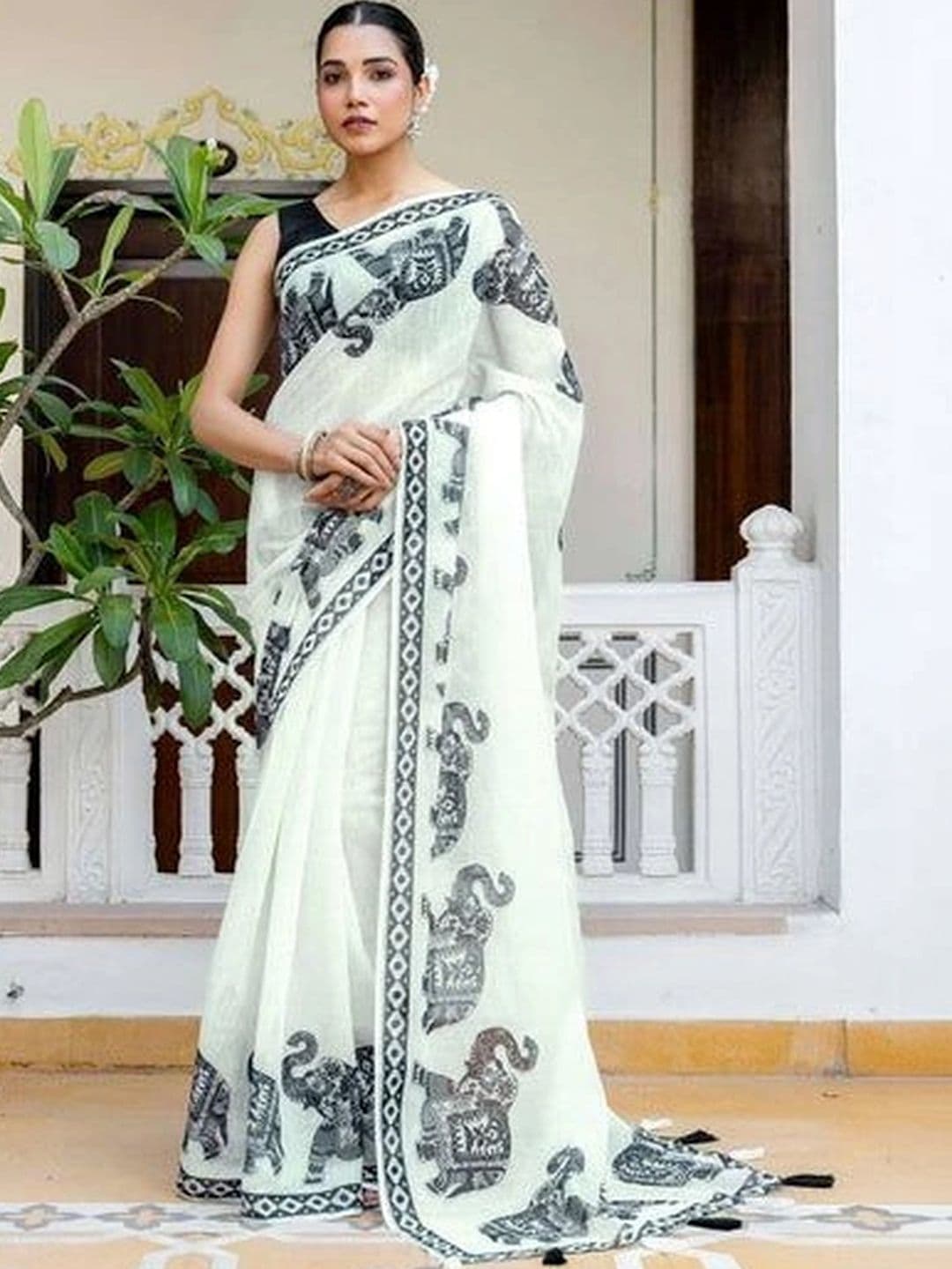 ASCIIBLUES Silk Blend Kanjeevaram Saree - view 1