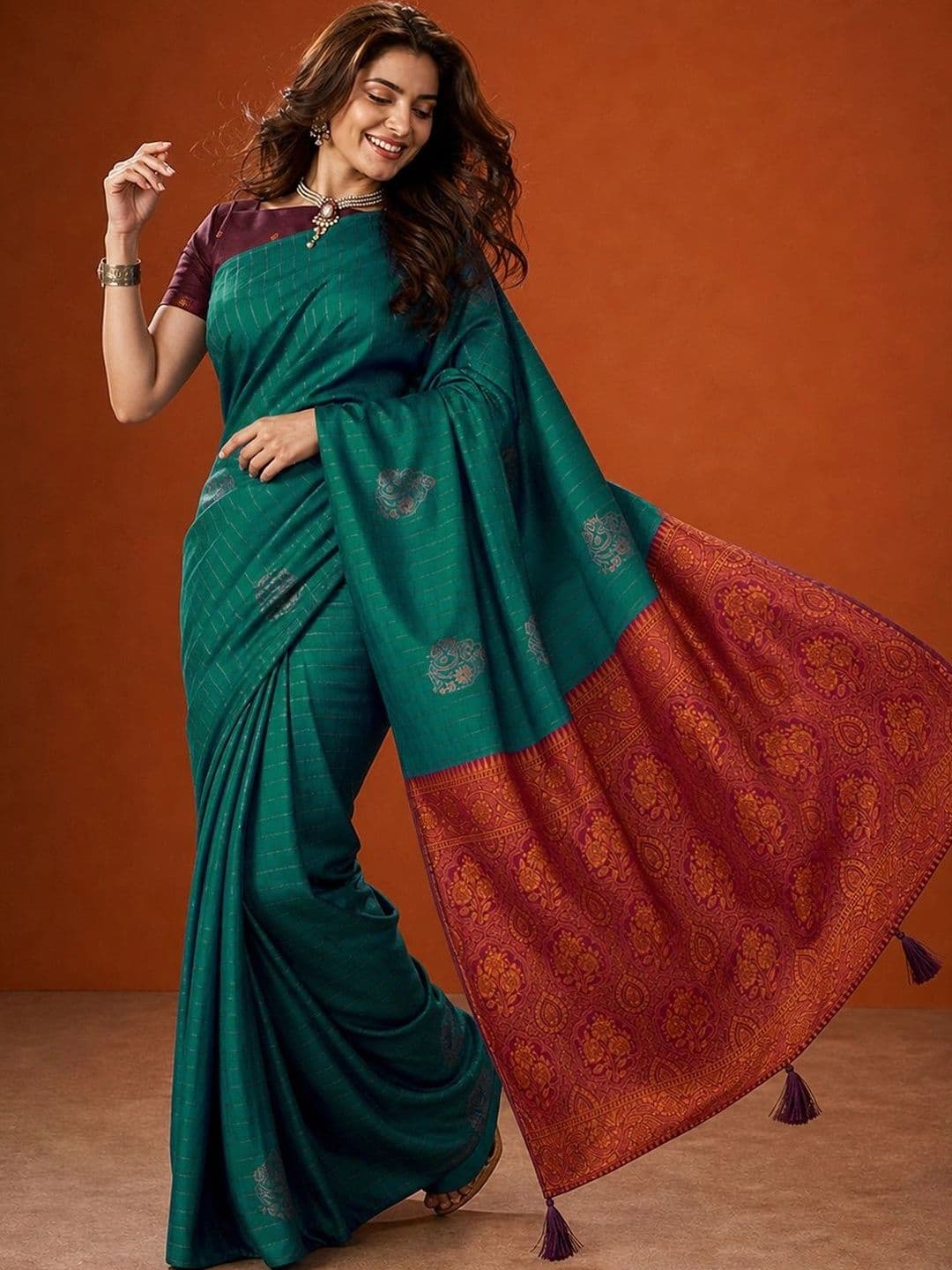 Suha Zari Silk Blend Saree thumbnail 2