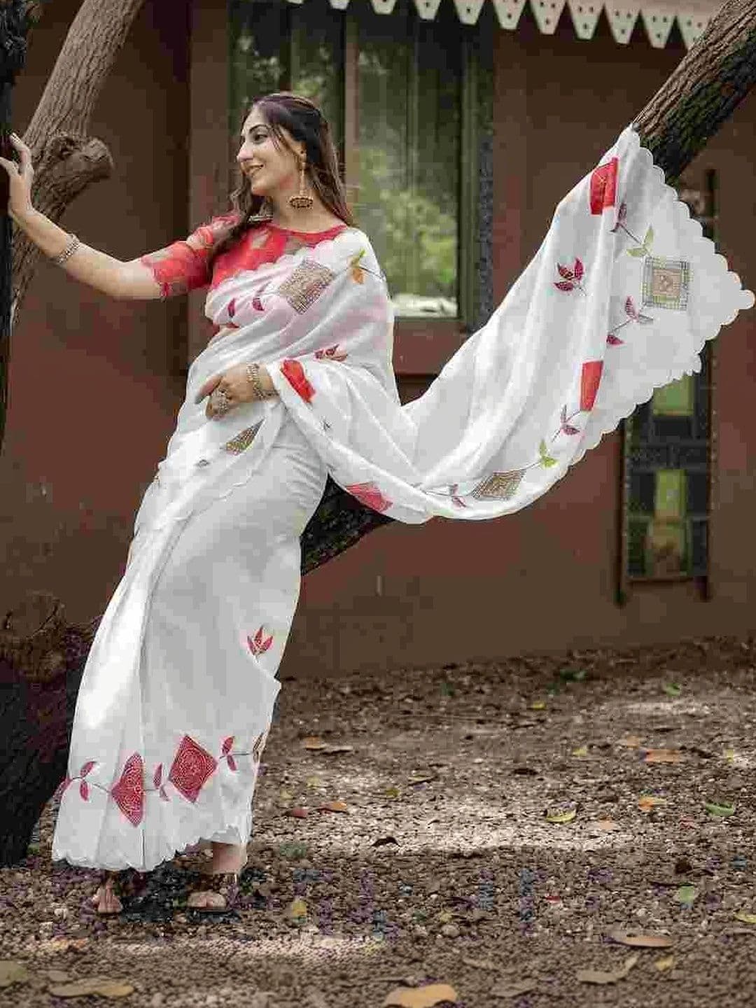 HERE&NOW Embroidered Silk Blend Kanjeevaram Saree thumbnail 2