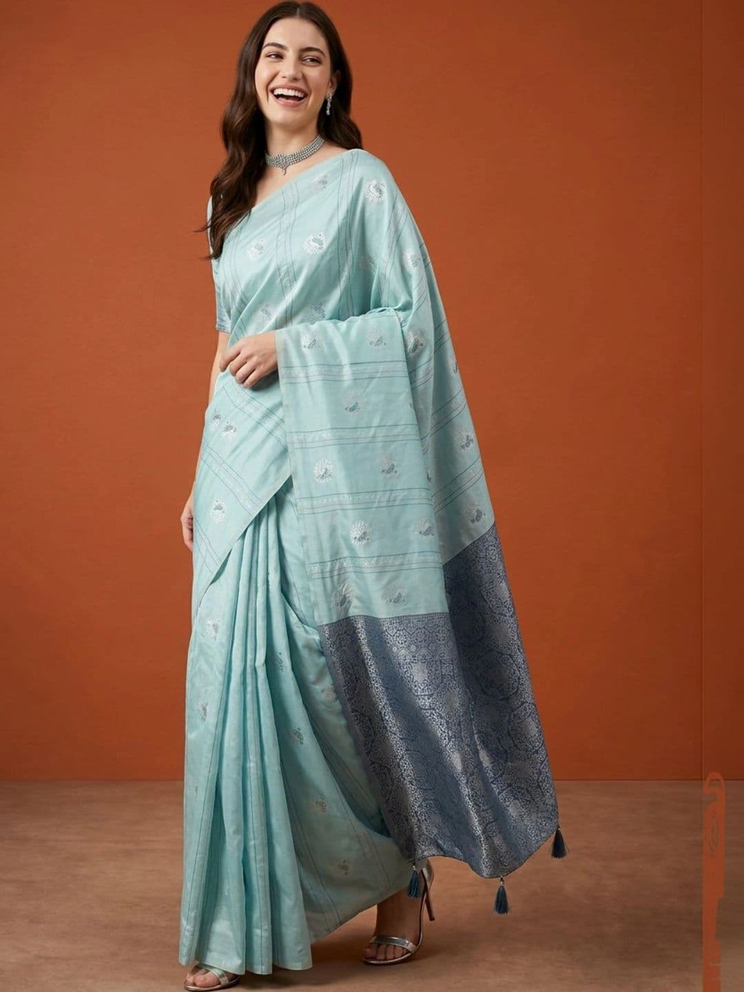 Suha Woven Design Zari Silk Blend Saree thumbnail 5