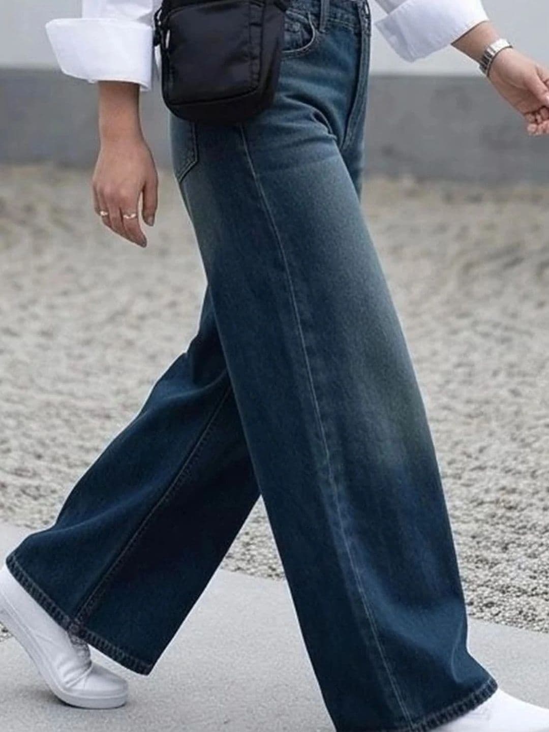 CORSICA Women High-Rise Light Fade Jeans thumbnail 3