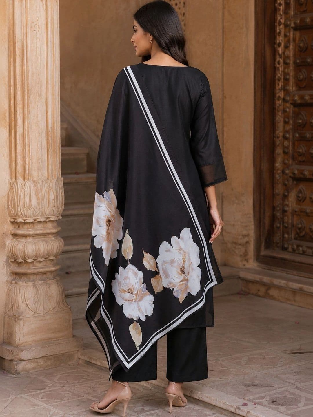 Bunai Women Ethnic Motifs Regular Kurta with Palazzos & With Dupatta thumbnail 2