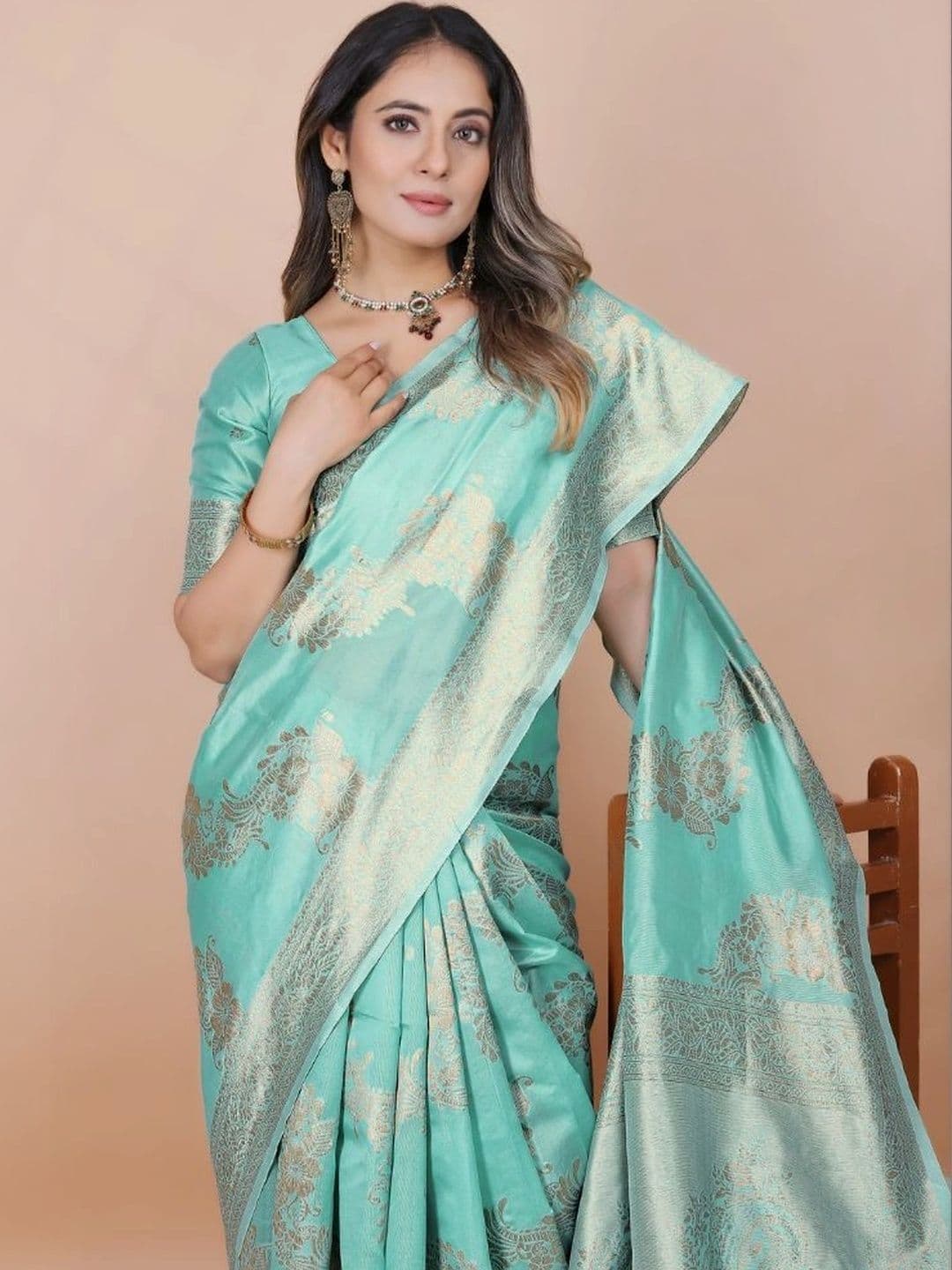 revika Paisley Zari Art Silk Designer Kanjeevaram Saree thumbnail 2