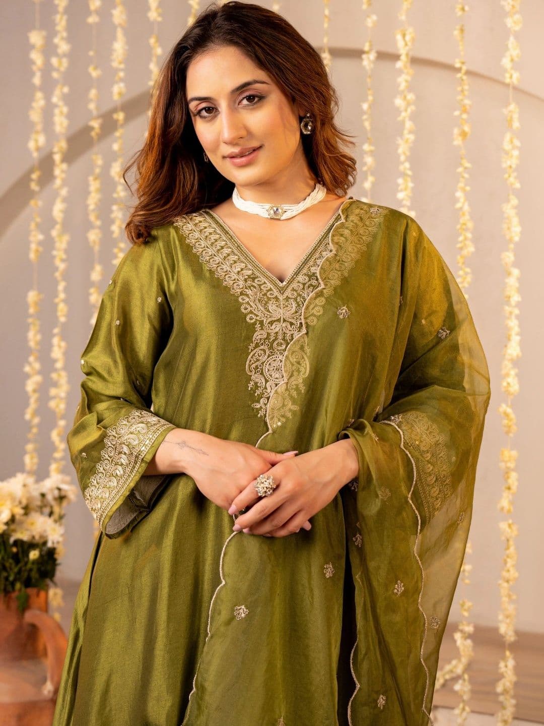 Anouk Women Ethnic Motifs Embroidered Regular Thread Work Kurta with Palazzos & With Dupatta thumbnail 4