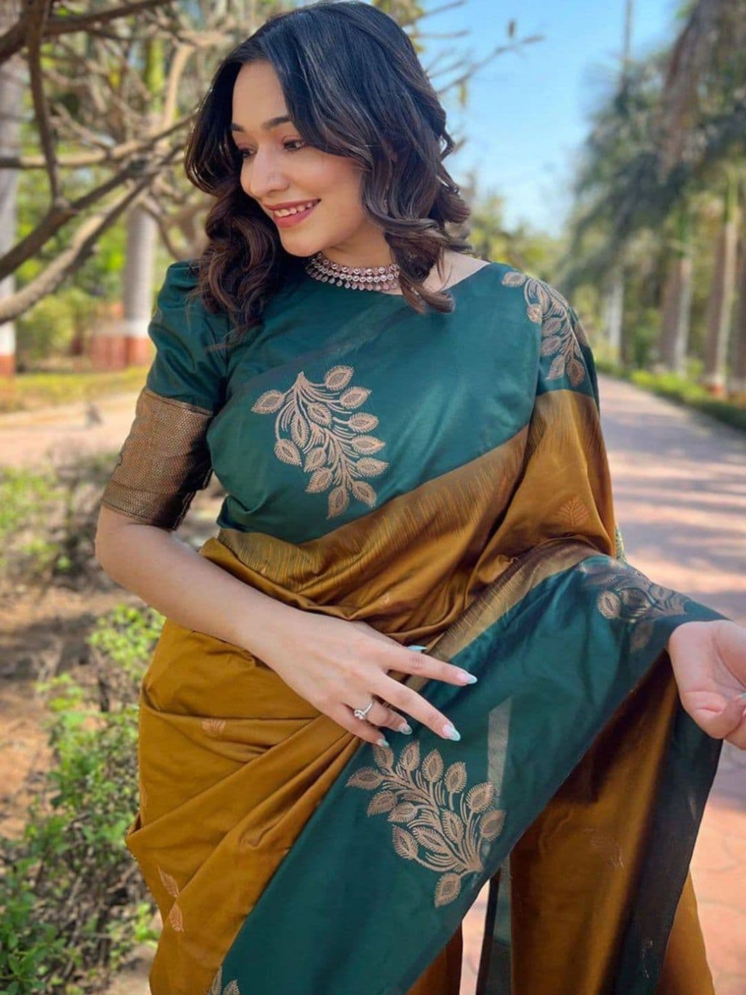 KALINI Woven Design Zari Silk Blend Heavy Work Kanjeevaram Saree thumbnail 3