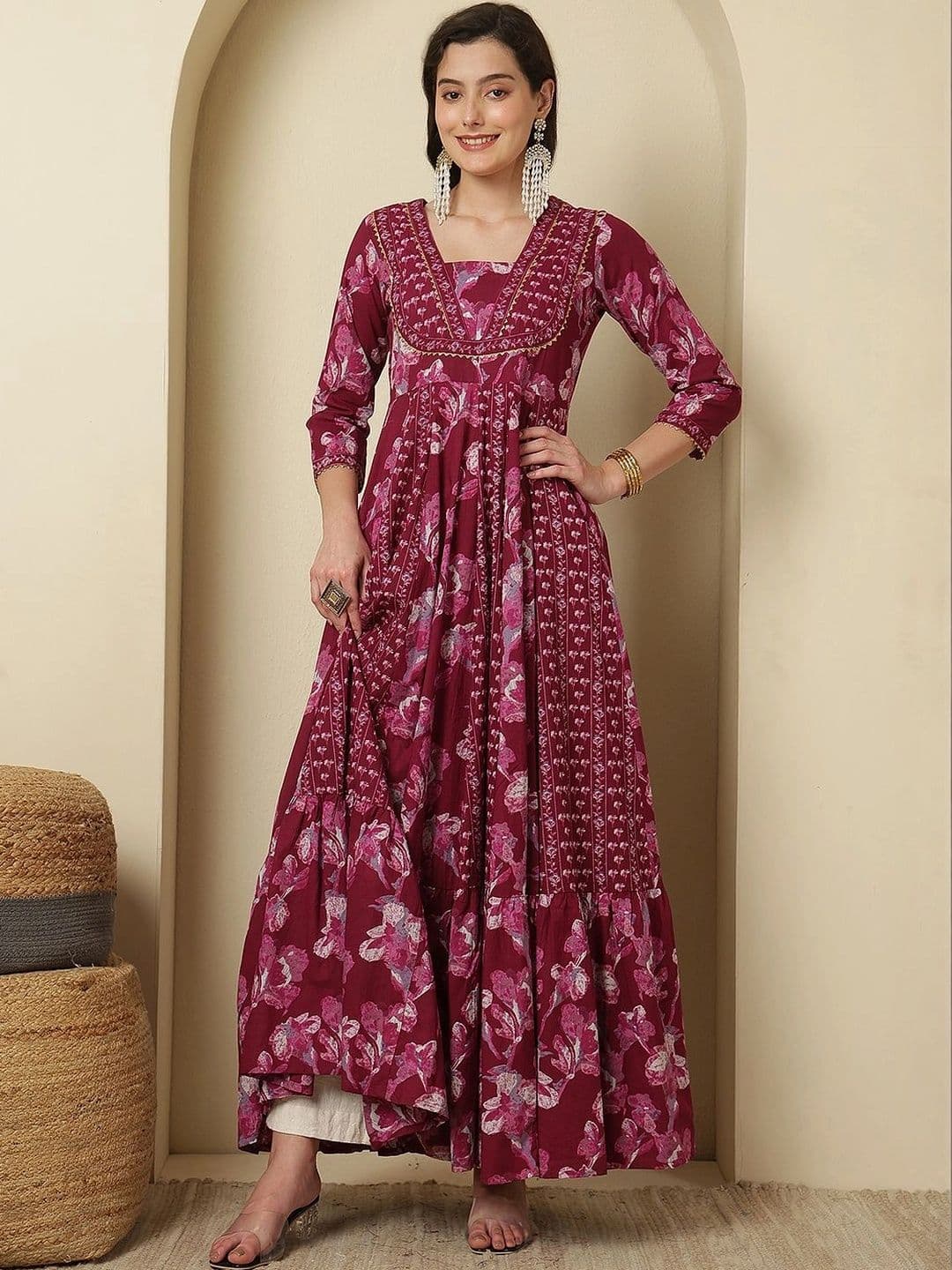 Sangria Women Floral Printed Gotta Patti Floral Anarkali Kurta thumbnail 5