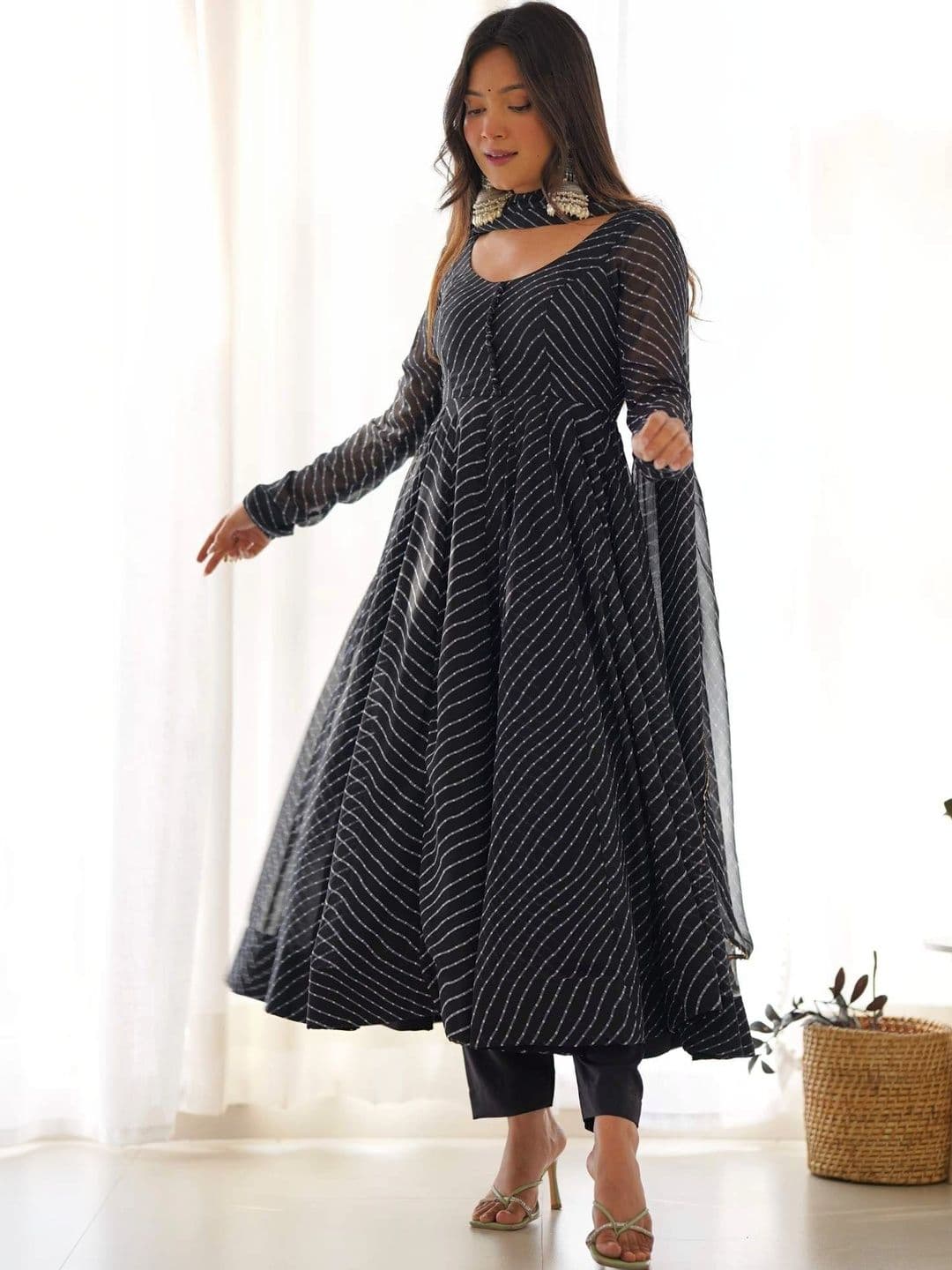 PALMIRA Women Leheriya Printed Empire Kurta with Trousers & With Dupatta thumbnail 5
