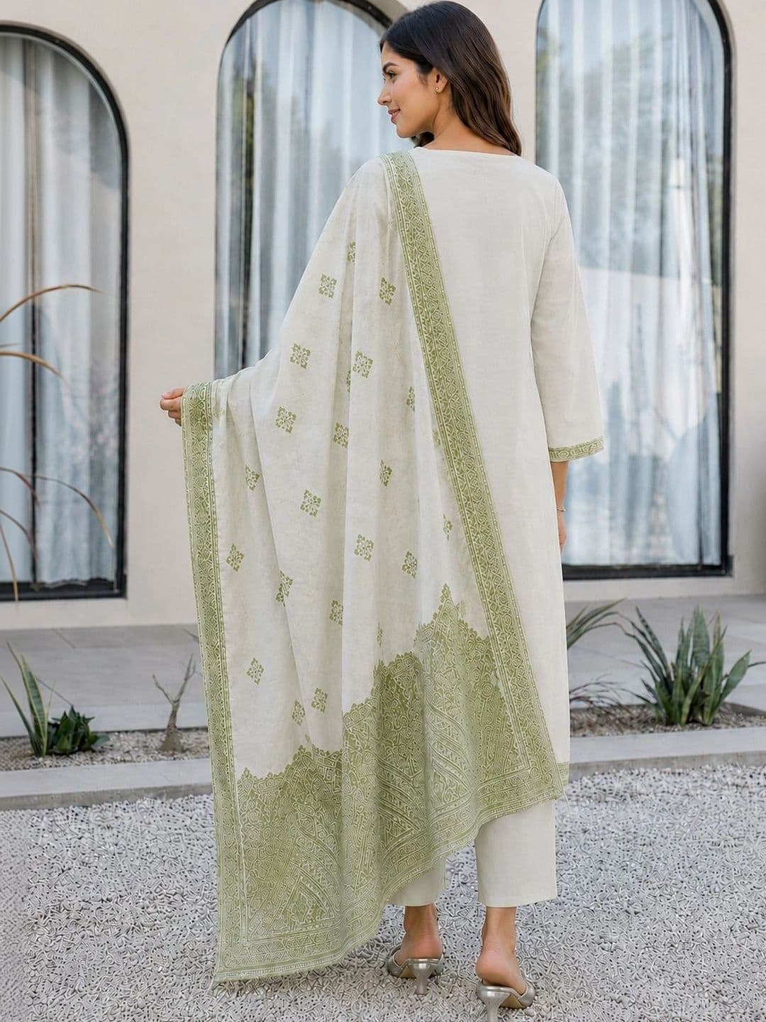 evadesignerstudio Women Ethnic Embroidered Pure Cotton Kurta with Trousers & With thumbnail 3