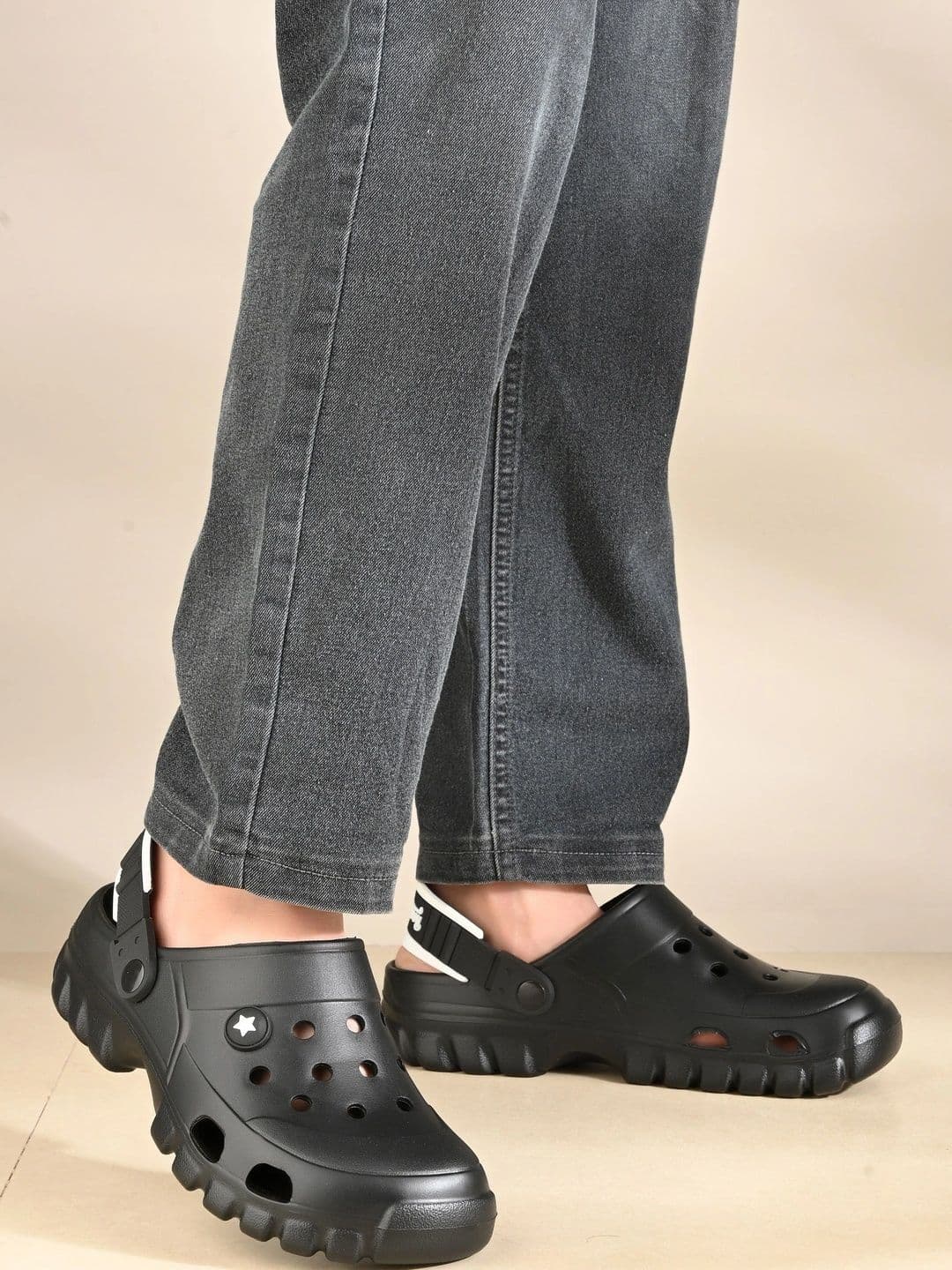 Roadster Men Clogs thumbnail 2