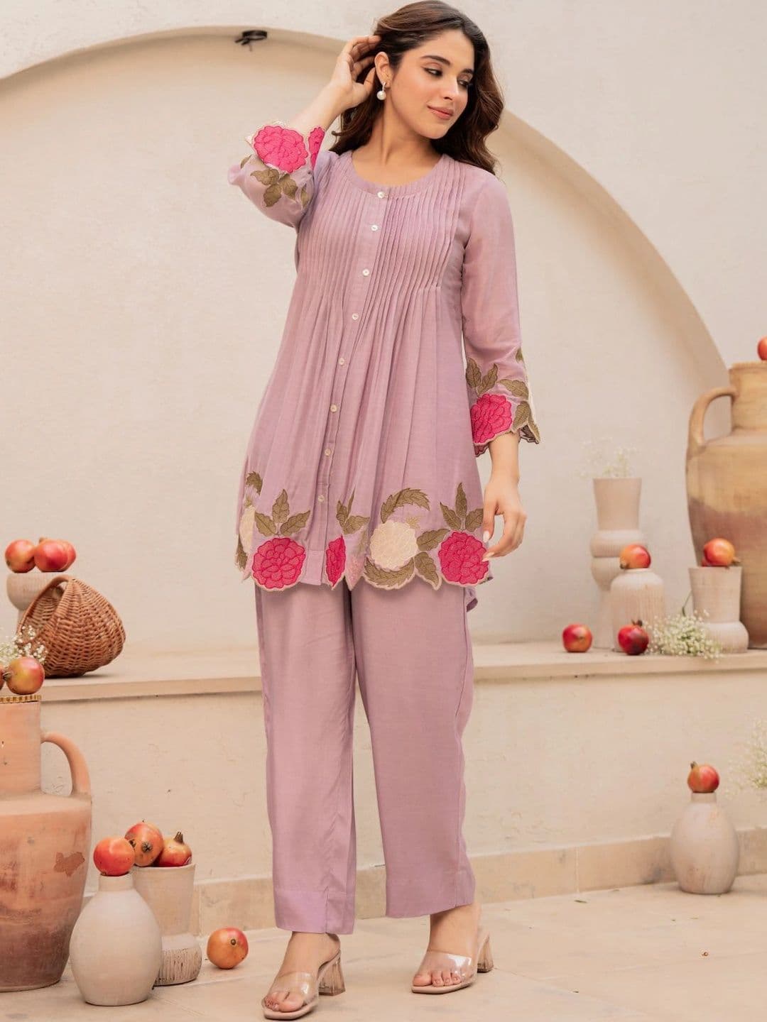 Aeristo Women Floral Embroidered Empire Thread Work Chanderi Silk Kurta with Trousers thumbnail 7