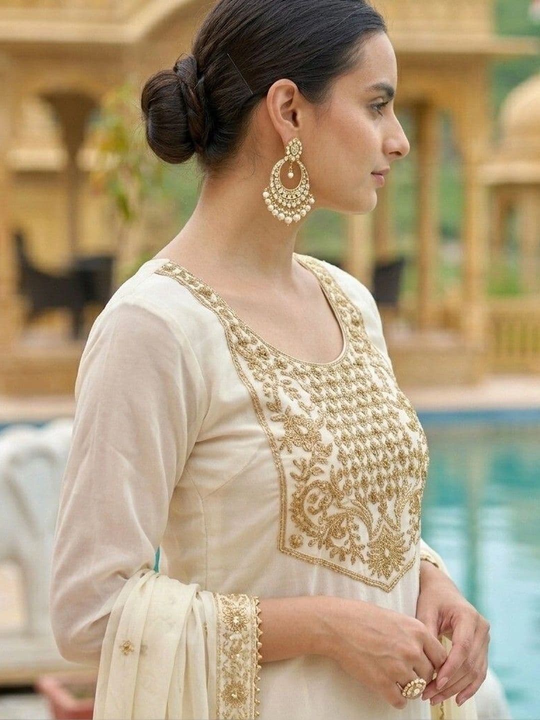 ANVERI TEXTILES Women Ethnic Motifs Embroidered Regular Kurta with Sharara & With Dupatta thumbnail 2