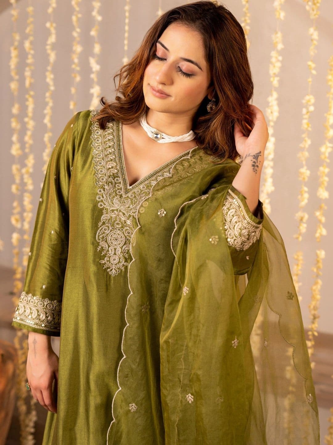 Anouk Women Ethnic Motifs Embroidered Regular Thread Work Kurta with Palazzos & With Dupatta thumbnail 2