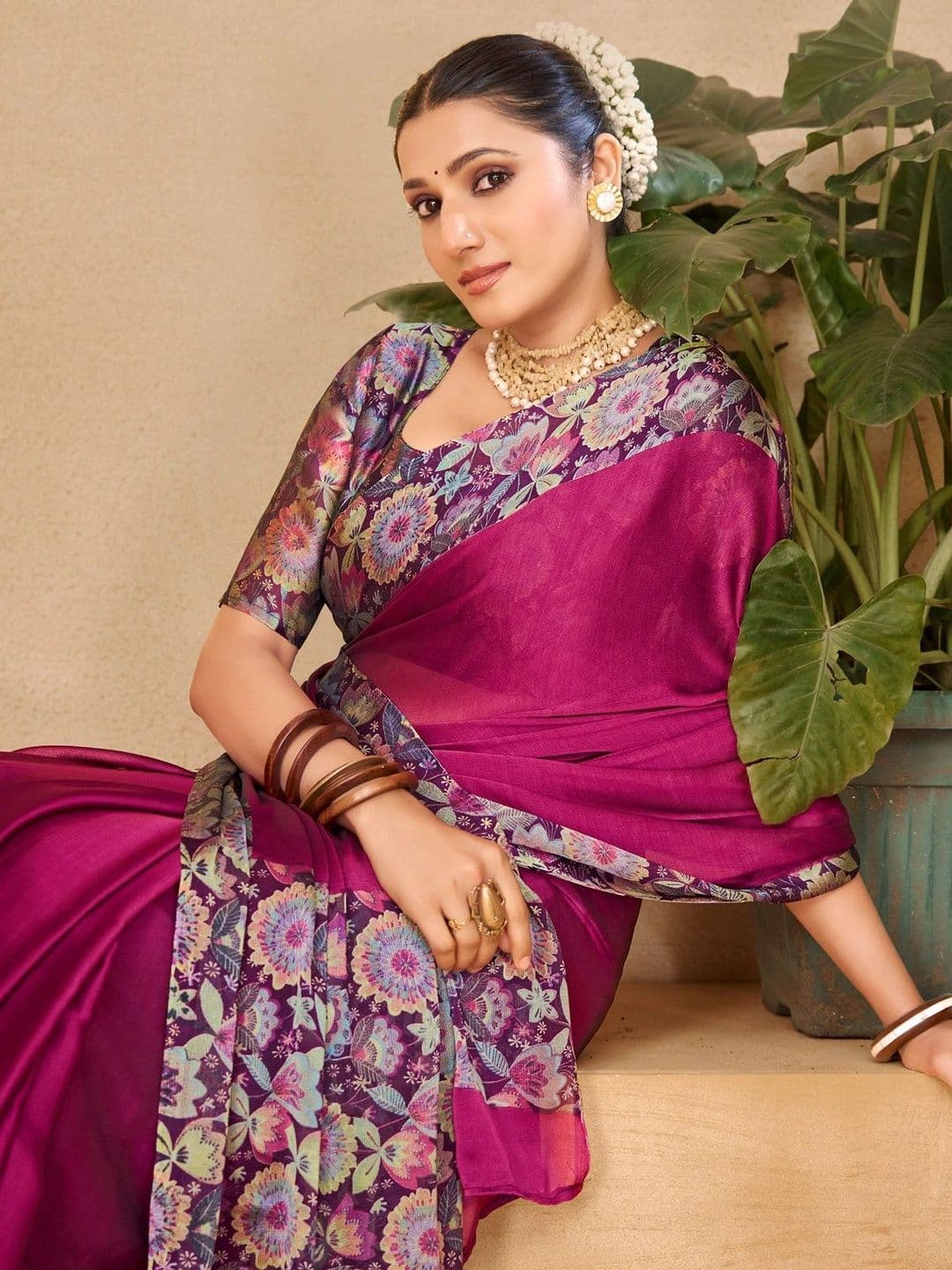 Vipul Floral Pure Chiffon Designer Saree thumbnail 2