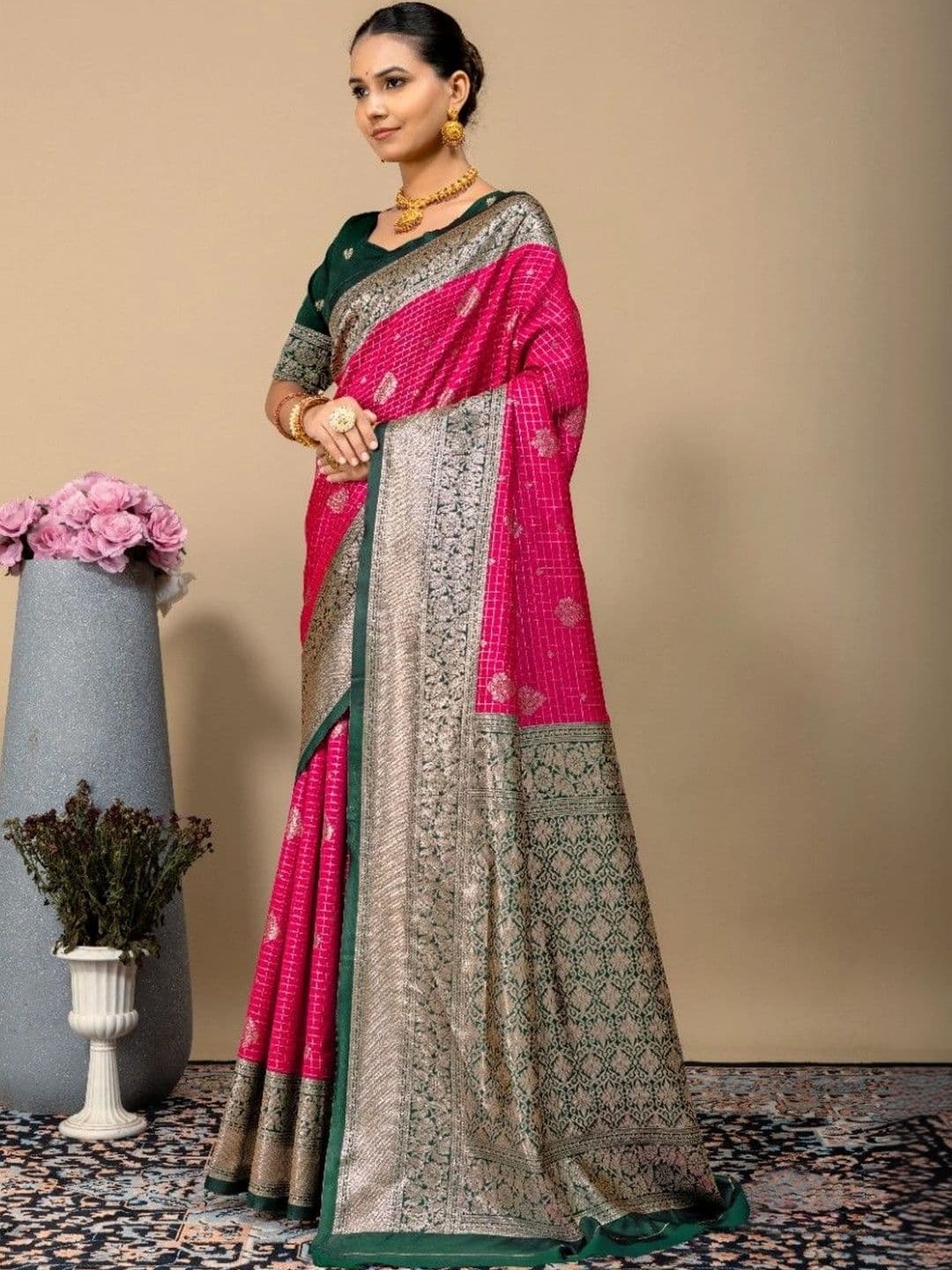 SILKARA CREATION Floral Zari Silk Blend Banarasi Saree thumbnail 4