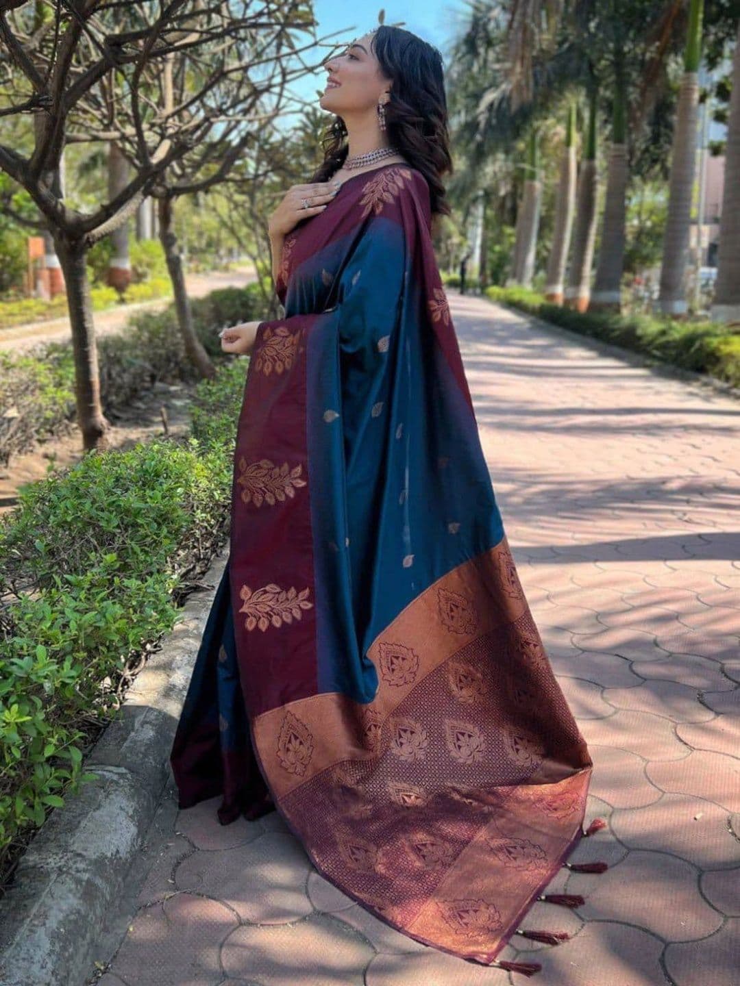 KALINI Woven Design Zari Silk Blend Heavy Work Kanjeevaram Saree thumbnail 3