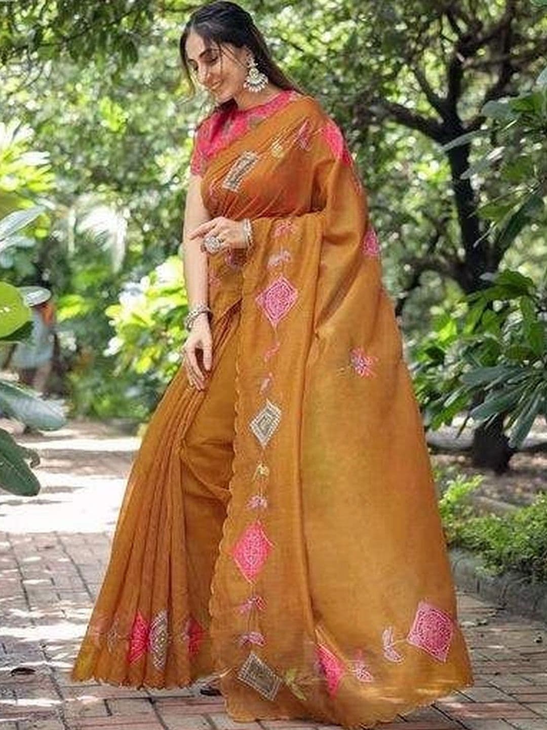 HERE&NOW Embroidered Silk Blend Kanjeevaram Saree thumbnail 7