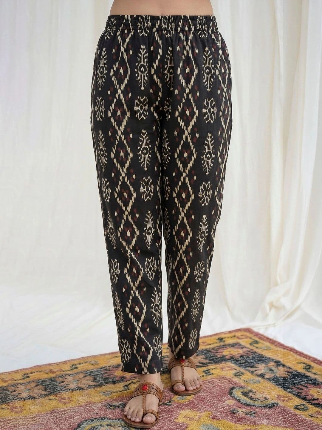 Meena Bazaar Women Printed Regular Kurti with Trousers thumbnail 3