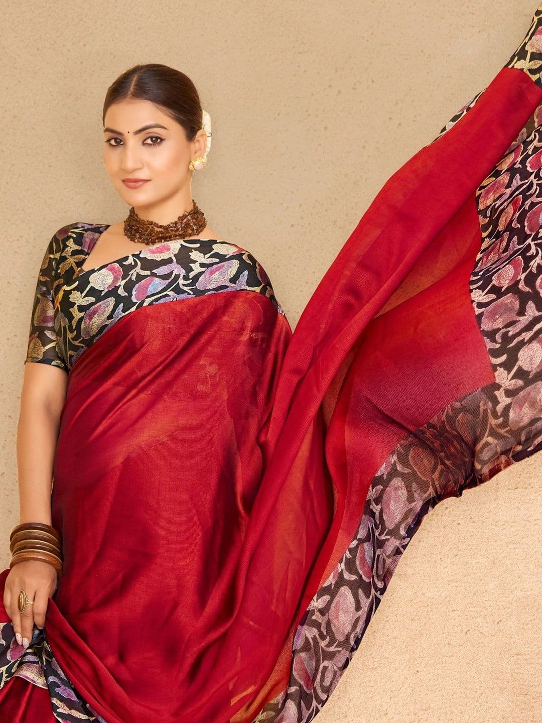 Vipul Floral Pure Chiffon Designer Saree thumbnail 4