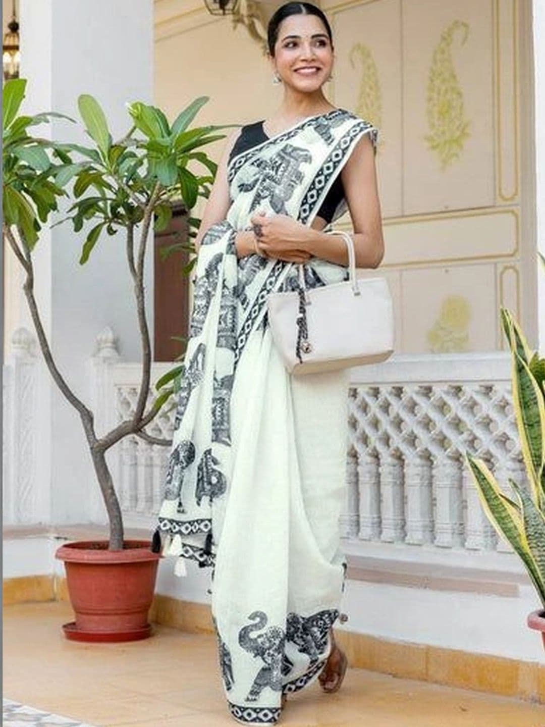 DIVASTRI Silk Blend Kanjeevaram Saree thumbnail 2