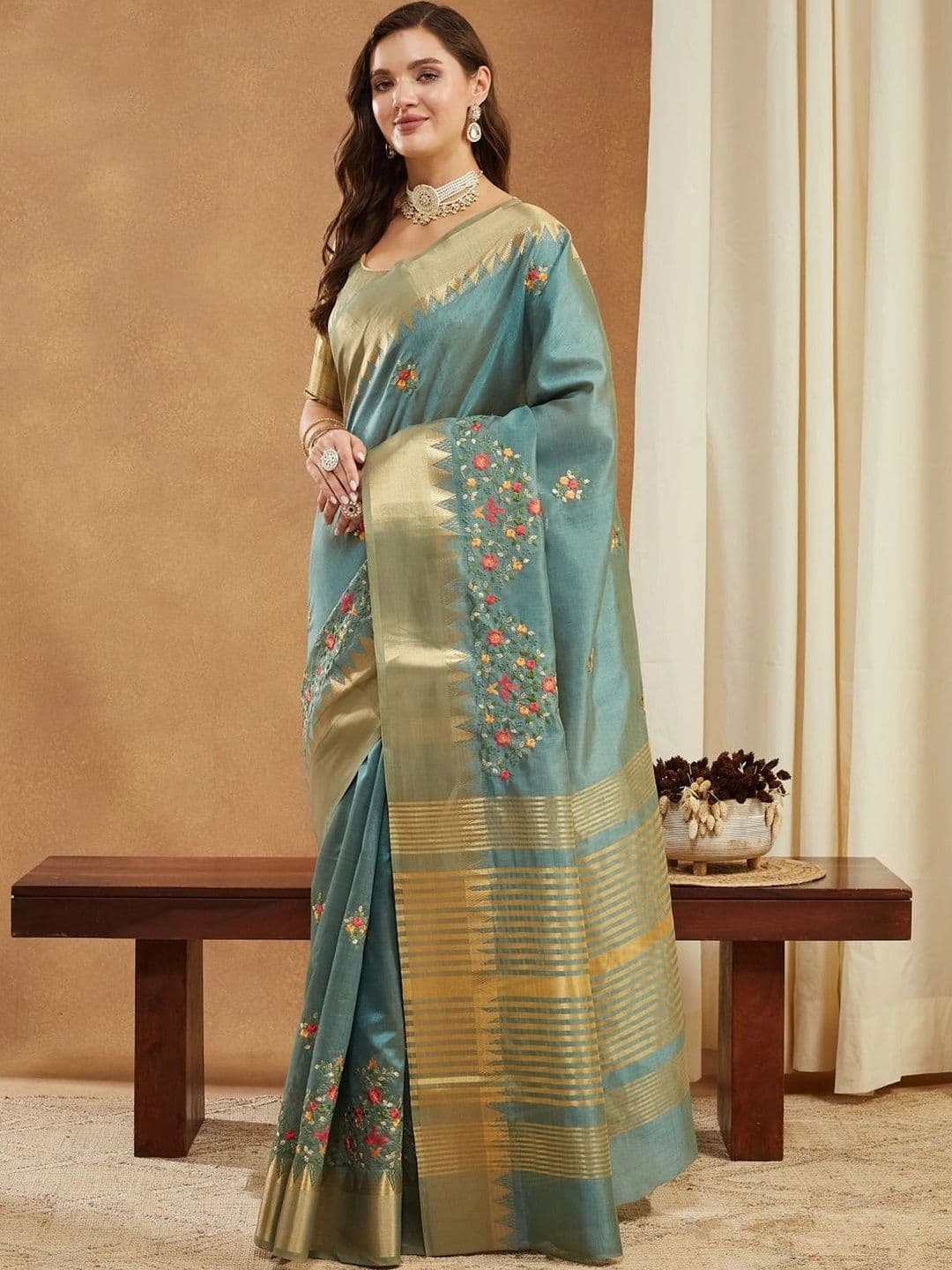 Sangria Woven Design Embroidered Art Silk Kasavu Saree thumbnail 7